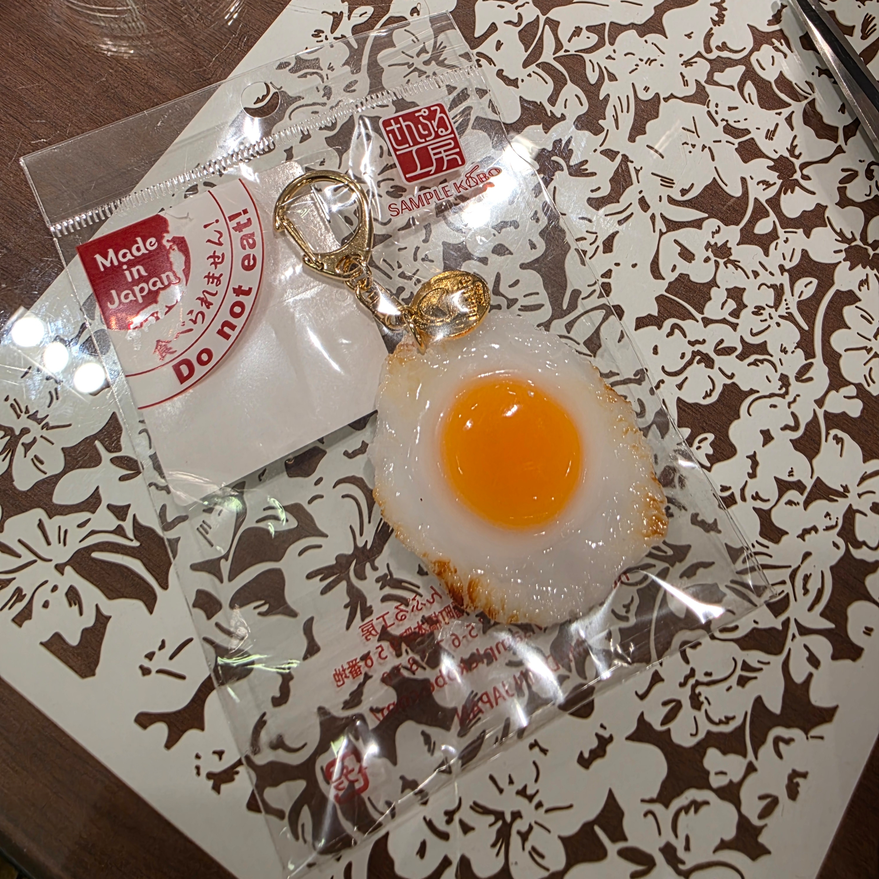 Beams x Sanpuru Key Holder Fried Egg 착용 스타일