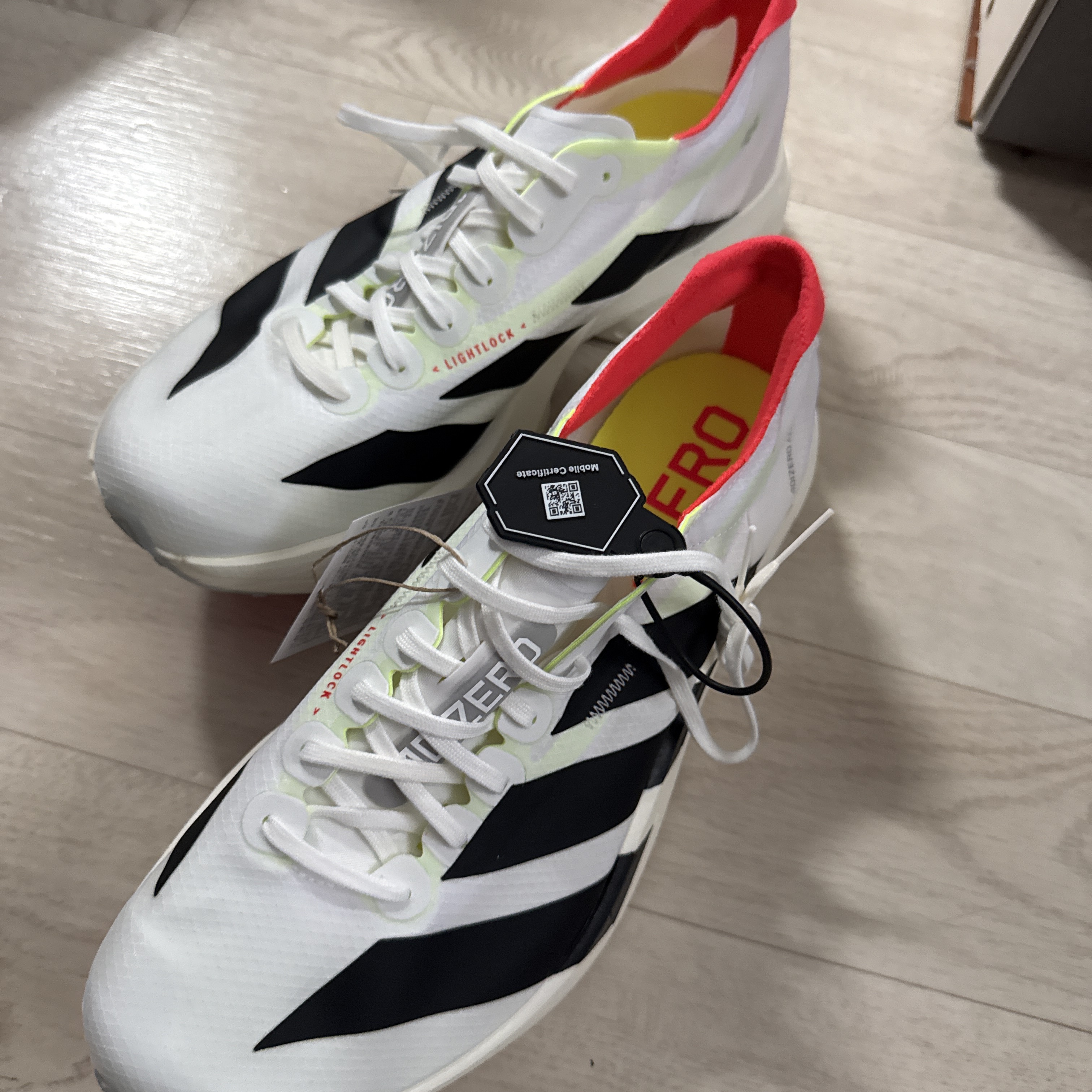 Adidas Adizero Adios Pro 4 Cloud White Core Black 착용 스타일