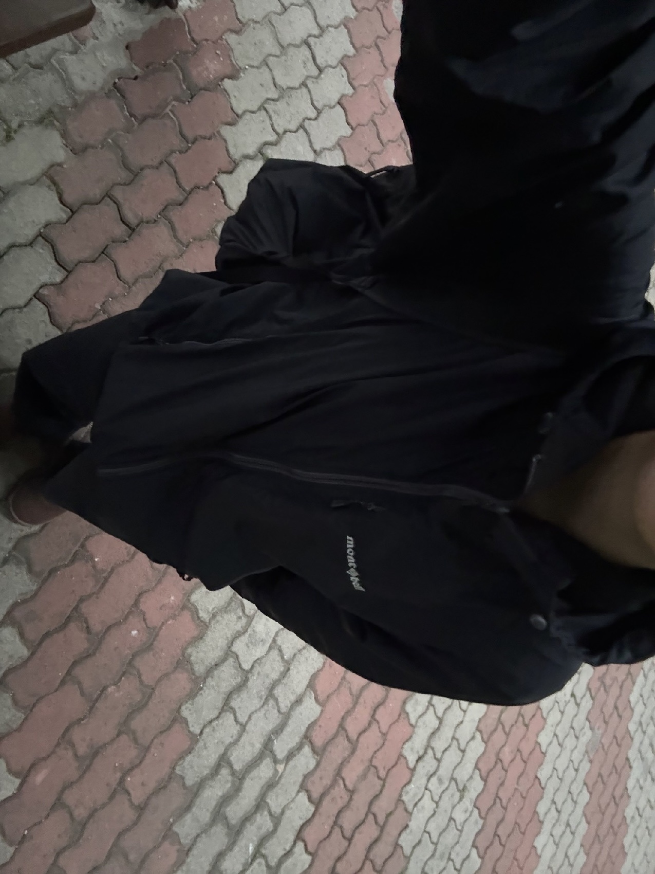 Montbell Light Shell Wind Jacket Black, Arc'teryx Heliad 15 Backpack Black 착용 스타일 - 1