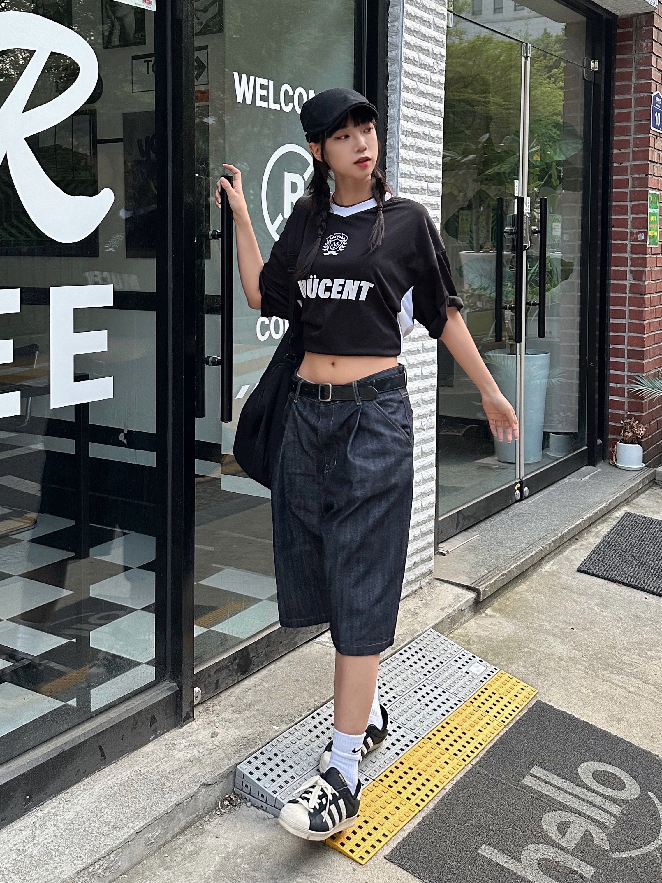 Adidas Superstar 82 Black White 착용 스타일 - 1