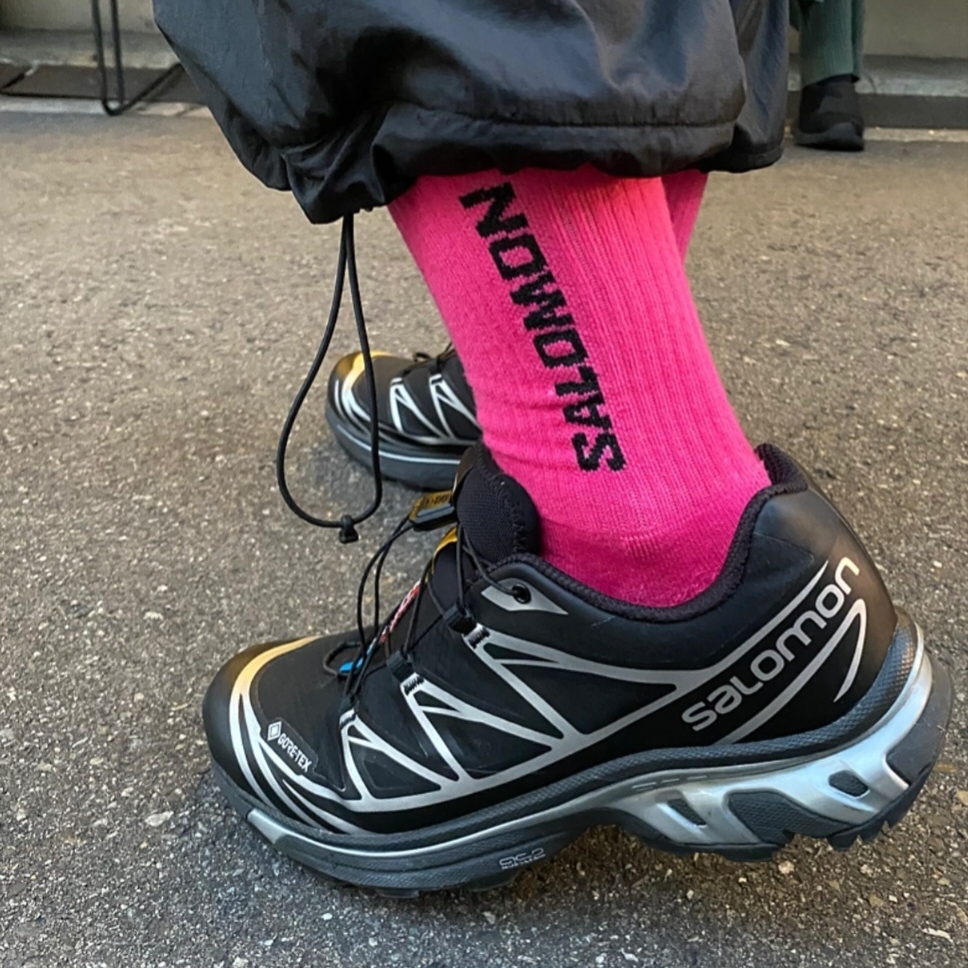 Salomon XT-6 GTX Black Silver, Salomon Everyday Crew Socks White (3 Pack) 착용 스타일