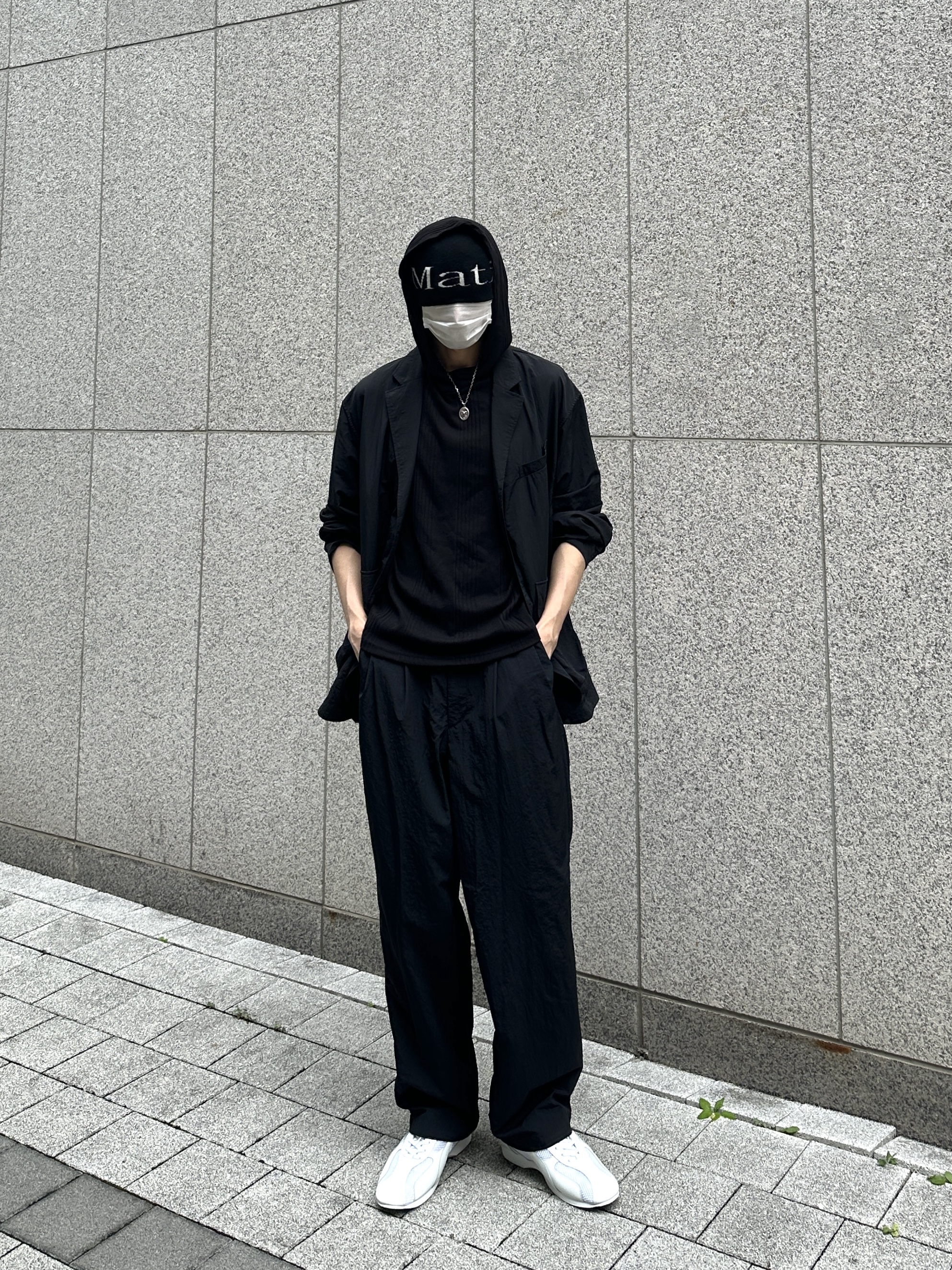 Matin Kim Logo Jacquard Short Beanie Black 착용 스타일 - 2