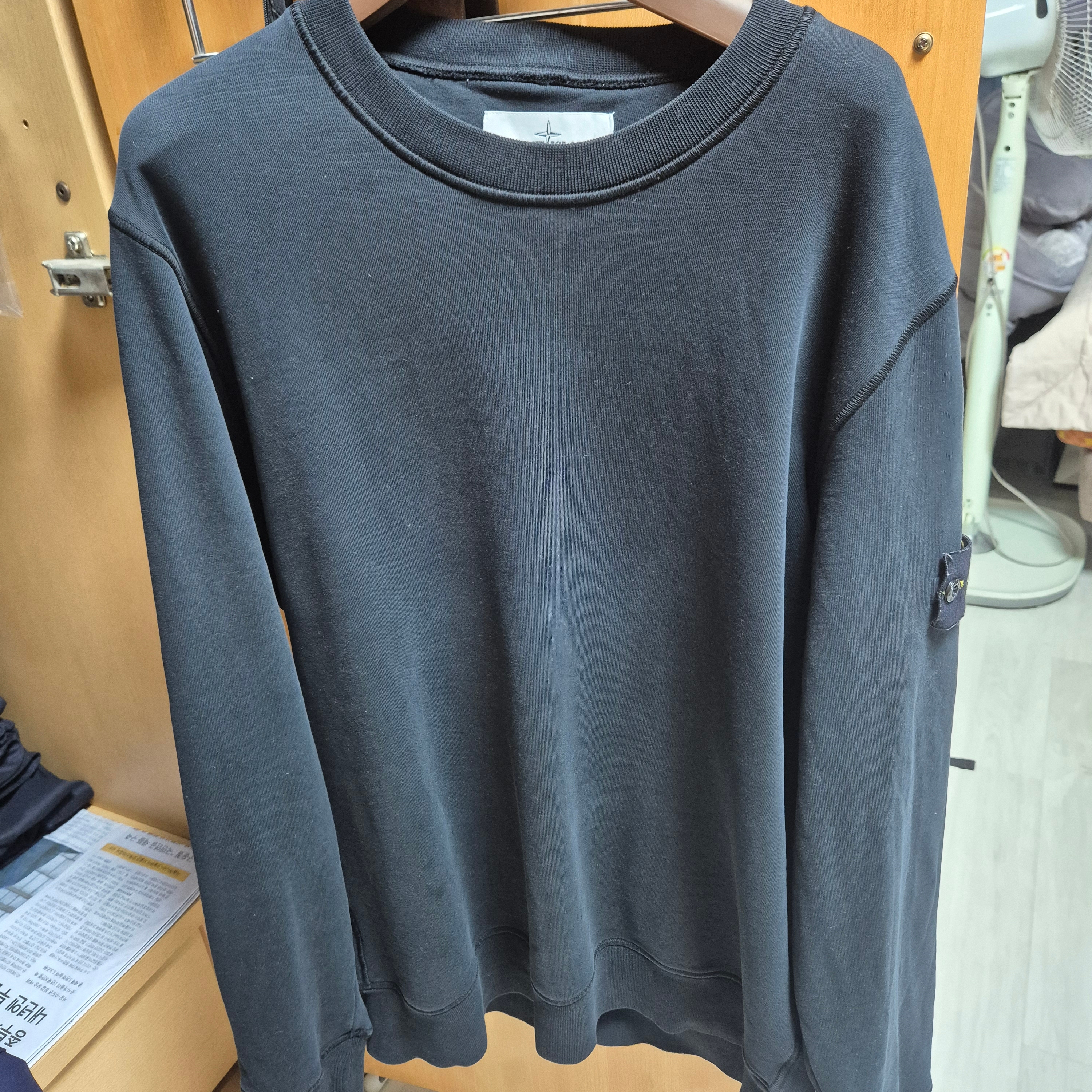 Stone Island 6100060 Organic Cotton Fleece Regular Fit Crewneck Sweatshirt Black - 26SS 착용 스타일