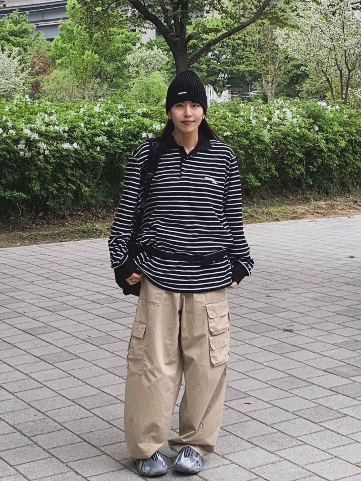 Supreme Overdyed Beanie Black, Adidas Yeezy Foam RNNR MX Granite 착용 스타일 - 2