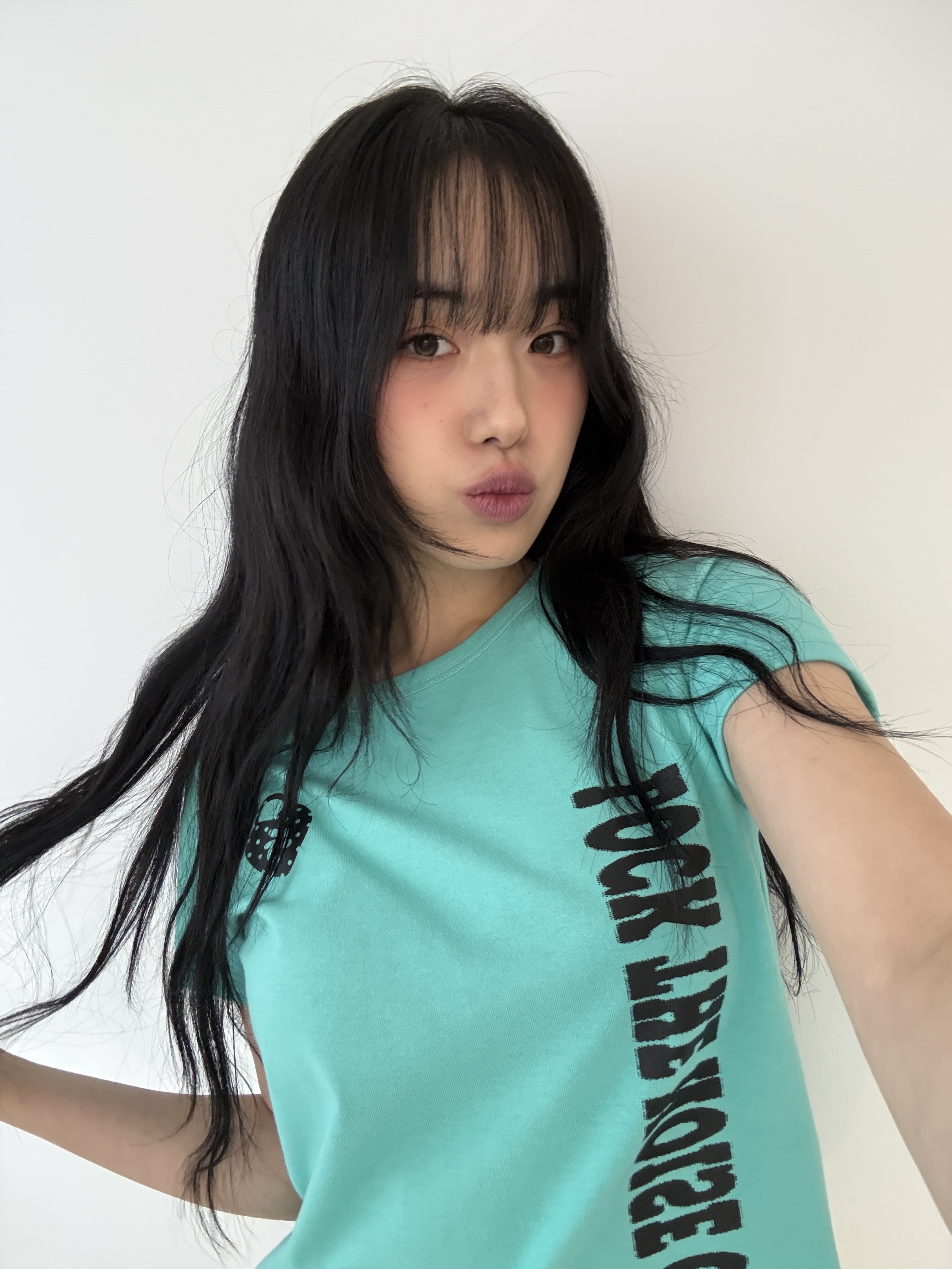 SLEEKGLOW Unlock Semi Crop T-Shirt Mint 착용 스타일 - 1
