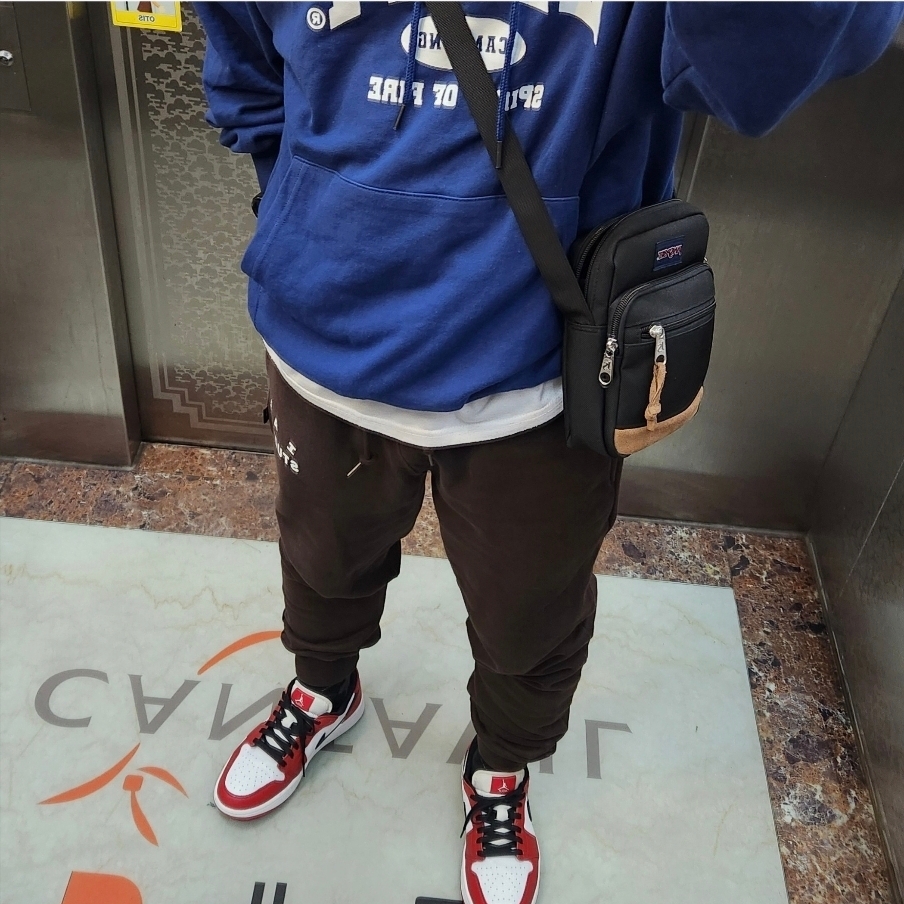 IAB Studio Sweatpants Brown 착용 스타일
