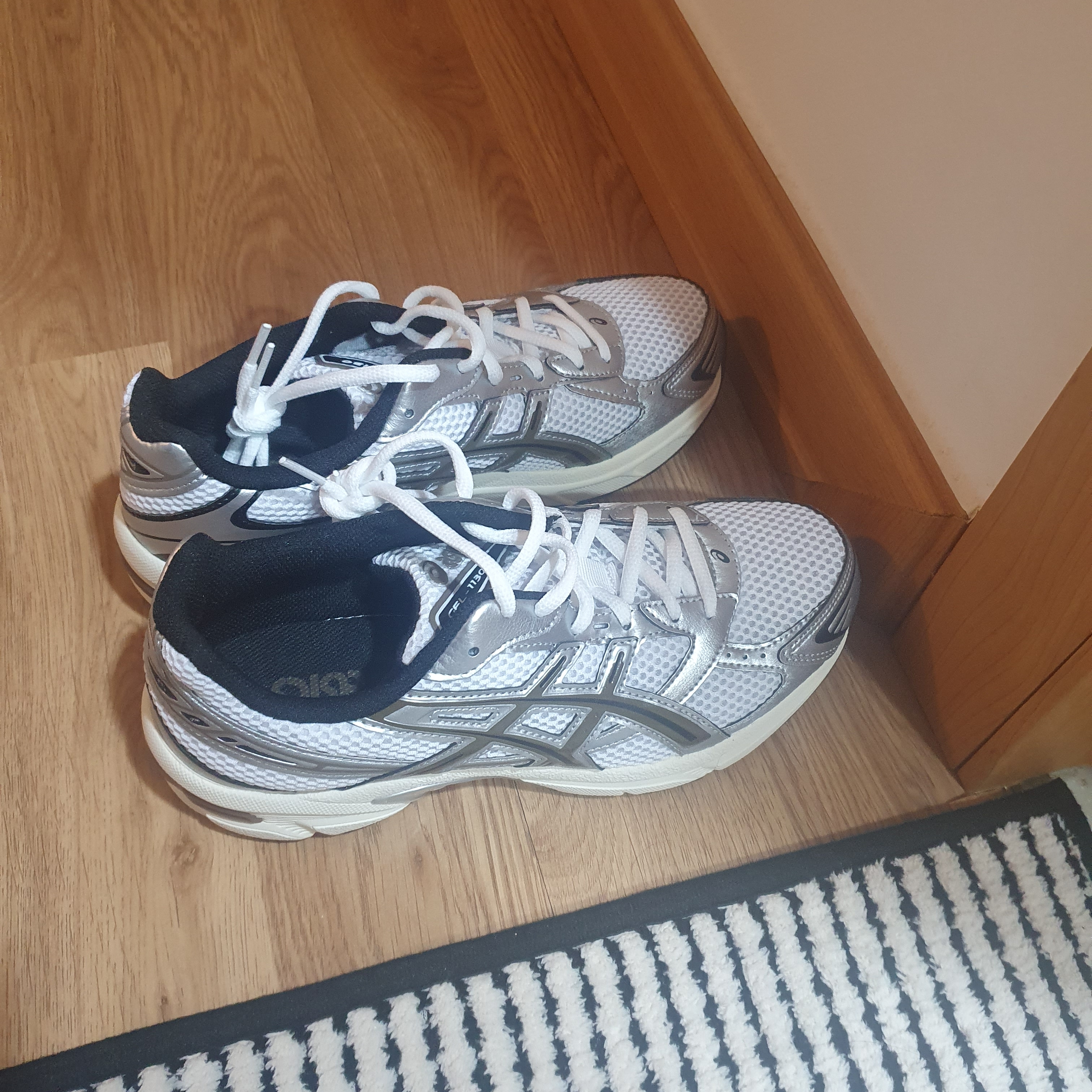 Asics Gel-1130 White Clay Canyon 착용 스타일