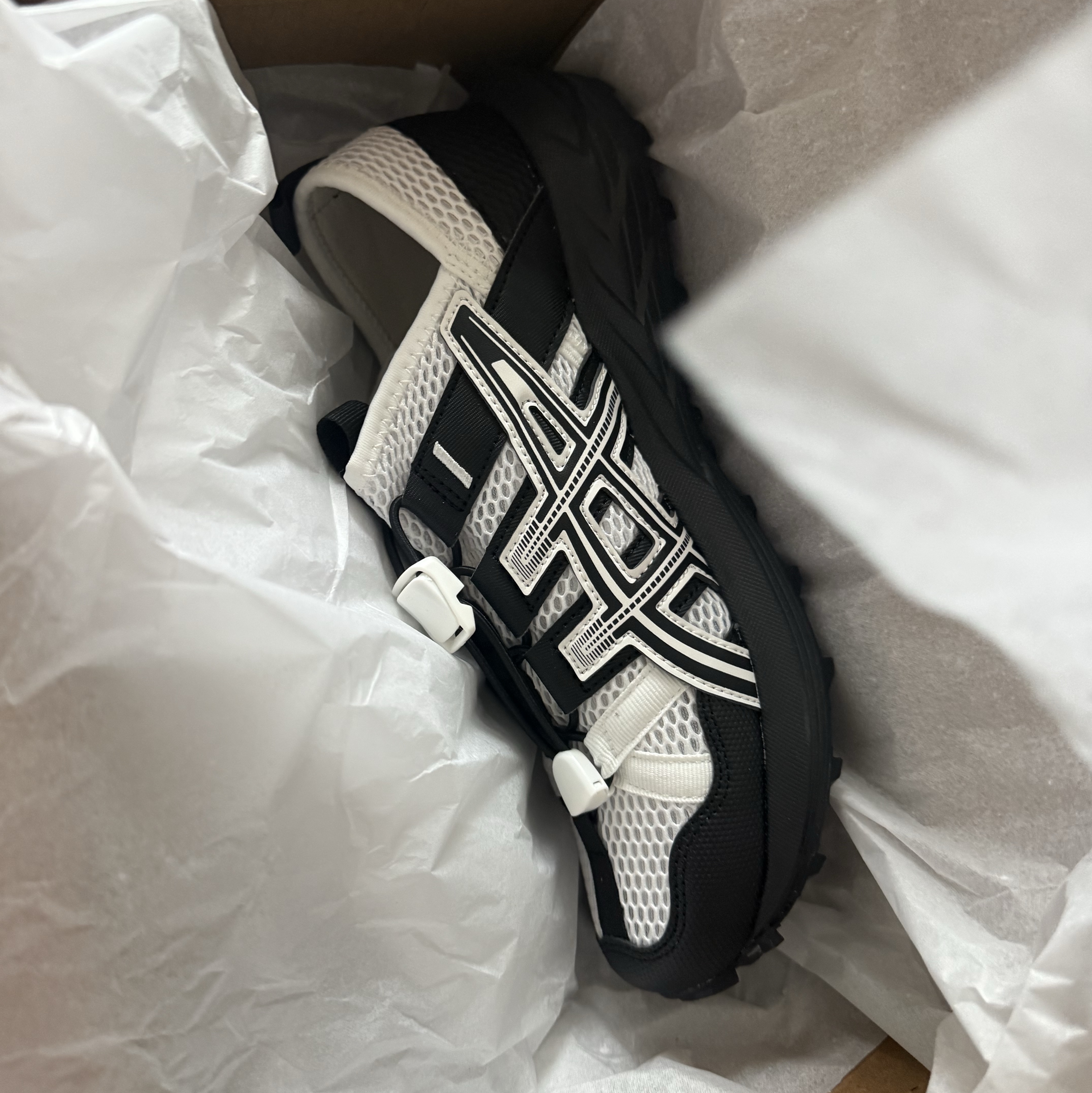 Asics Gel-Sonoma TR Trail Outdoor White Black 착용 스타일 - 1