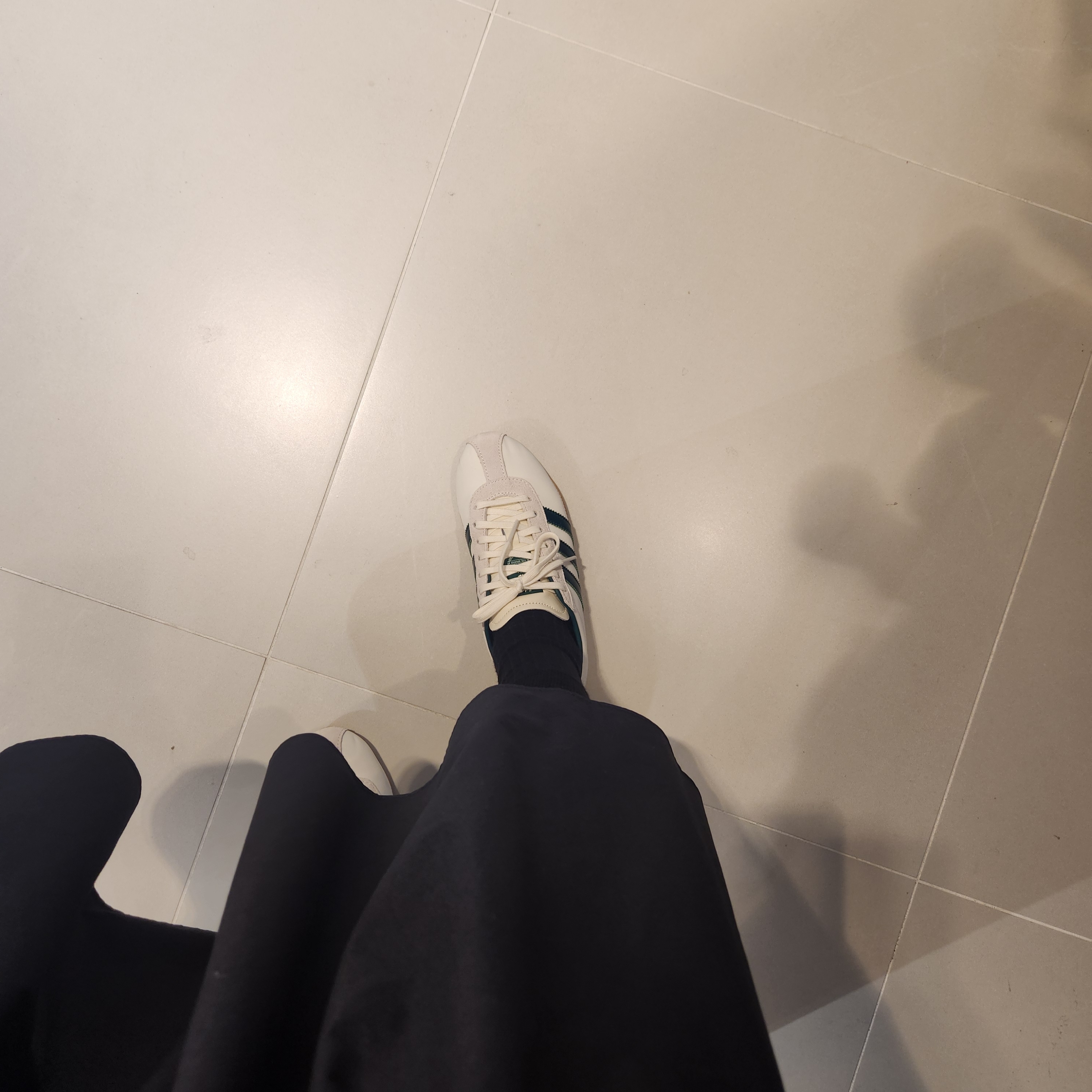 (W) Adidas Tokyo Off White Collegiate Green 착용 스타일
