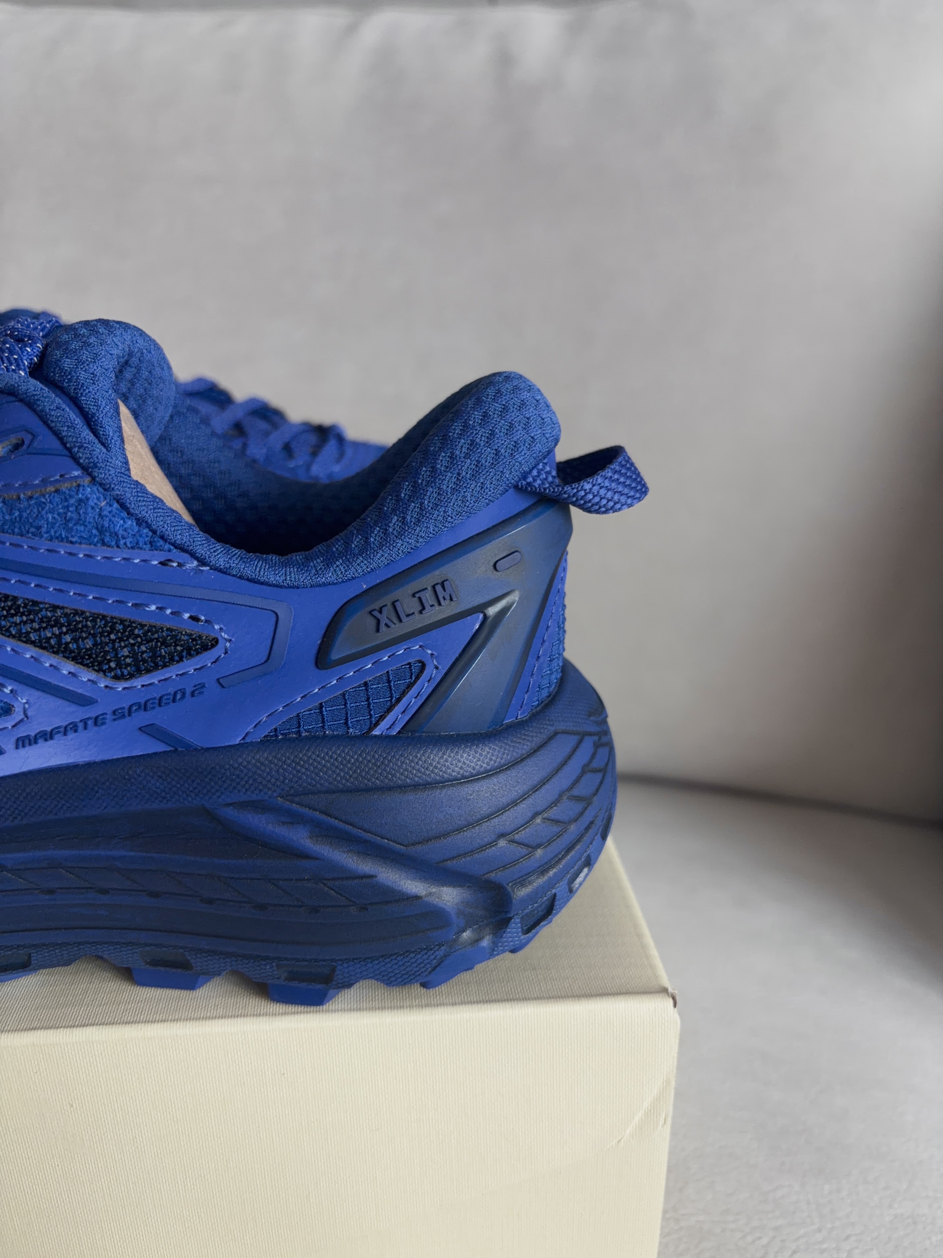 Hoka x Xlim Mafate Speed 2 TS Cobalt Blue 착용 스타일 - 3