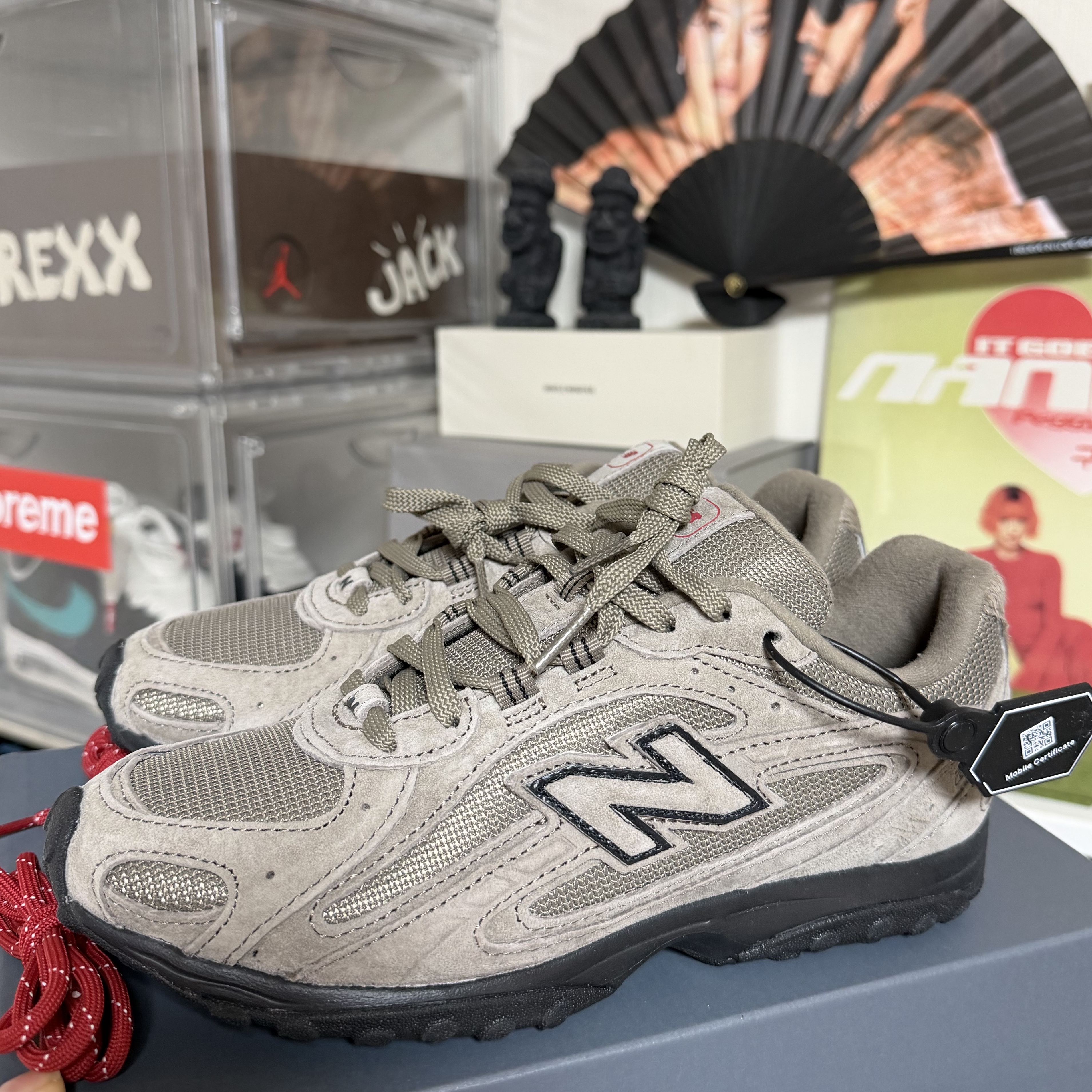New Balance 204L Year of the Horse Thunder Brown Black 착용 스타일 - 2