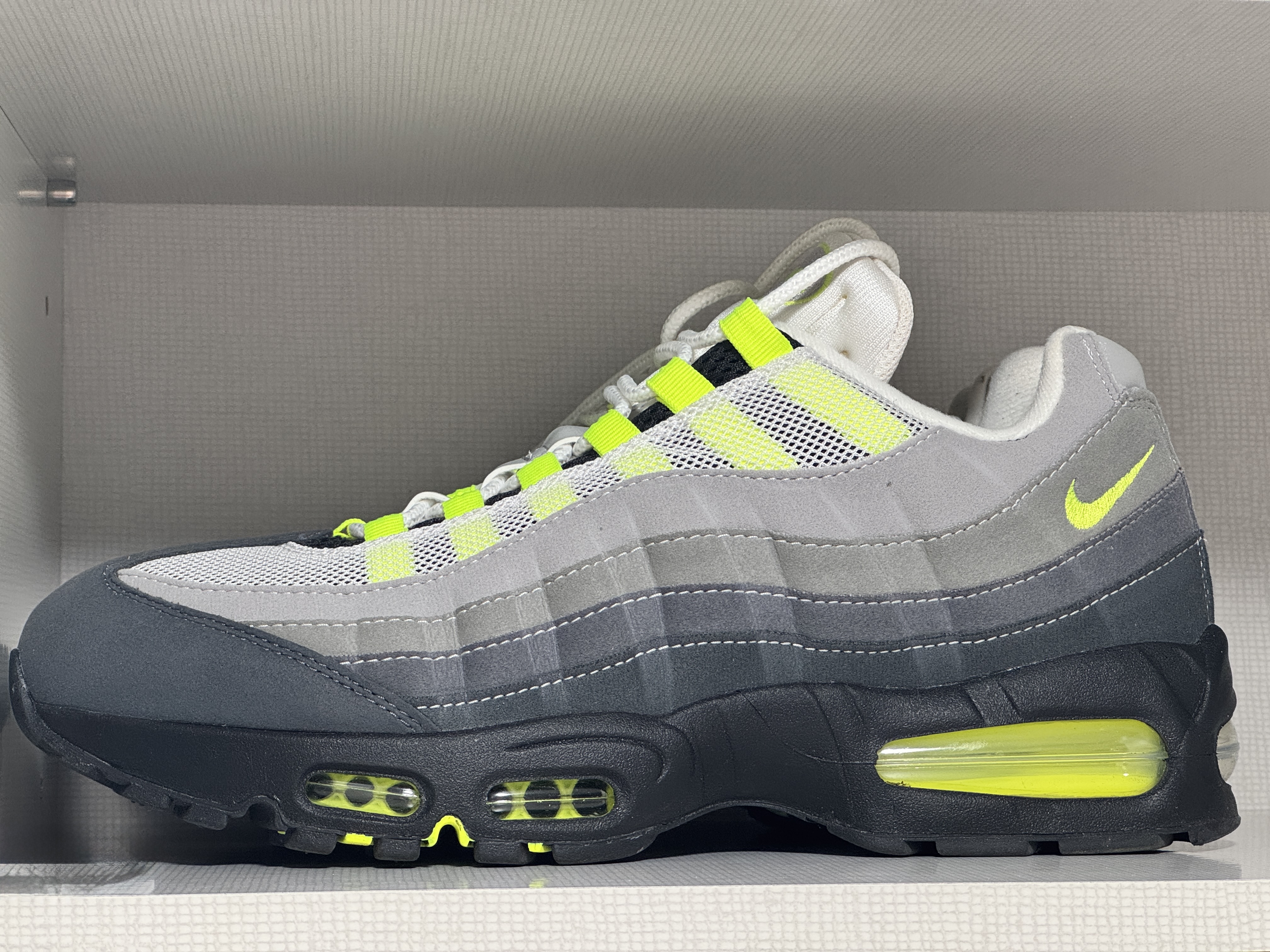 Nike Air VaporMax 95 Neon 착용 스타일