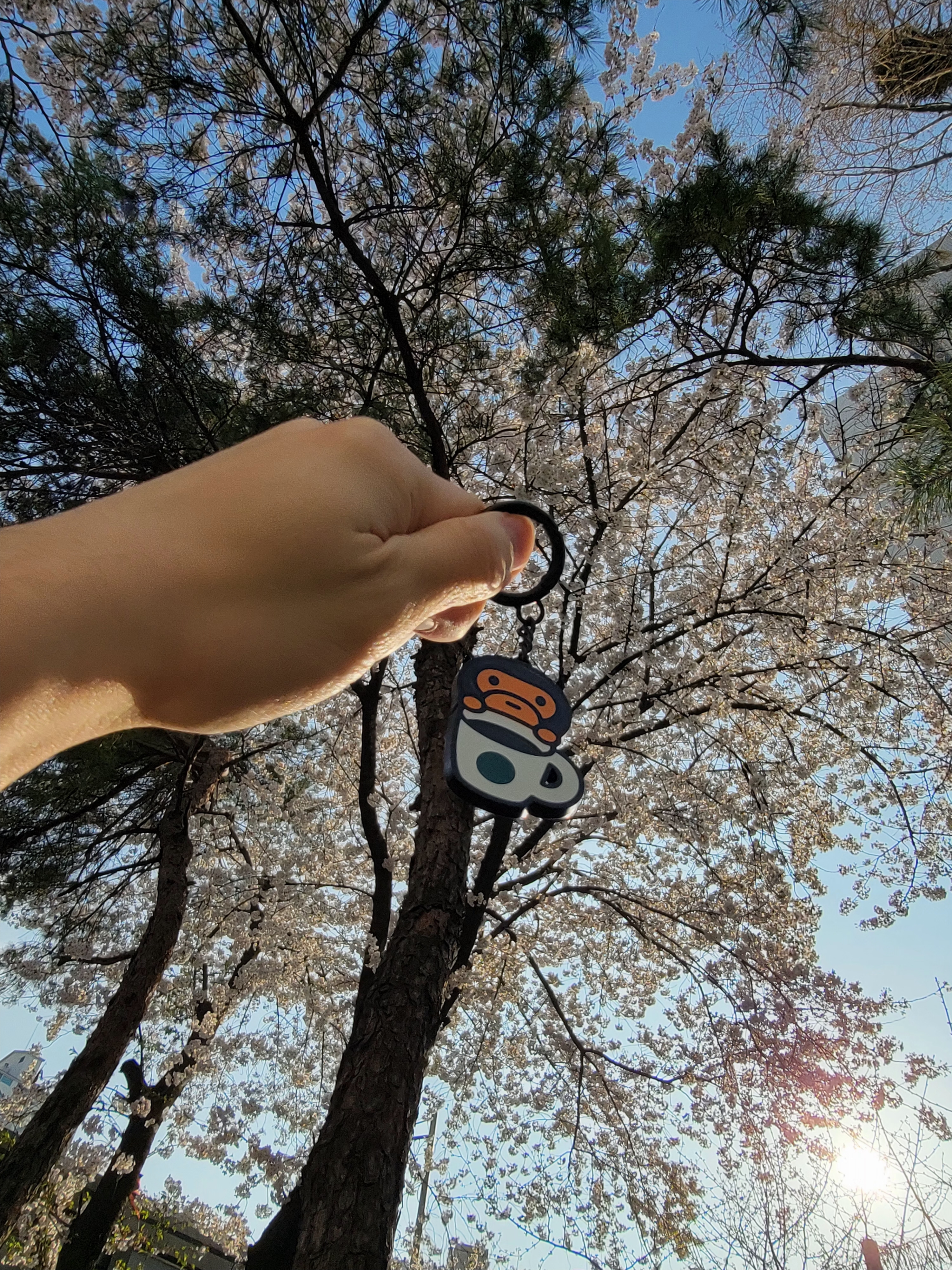 Starbucks x BAPE Baby Milo Keychain 착용 스타일