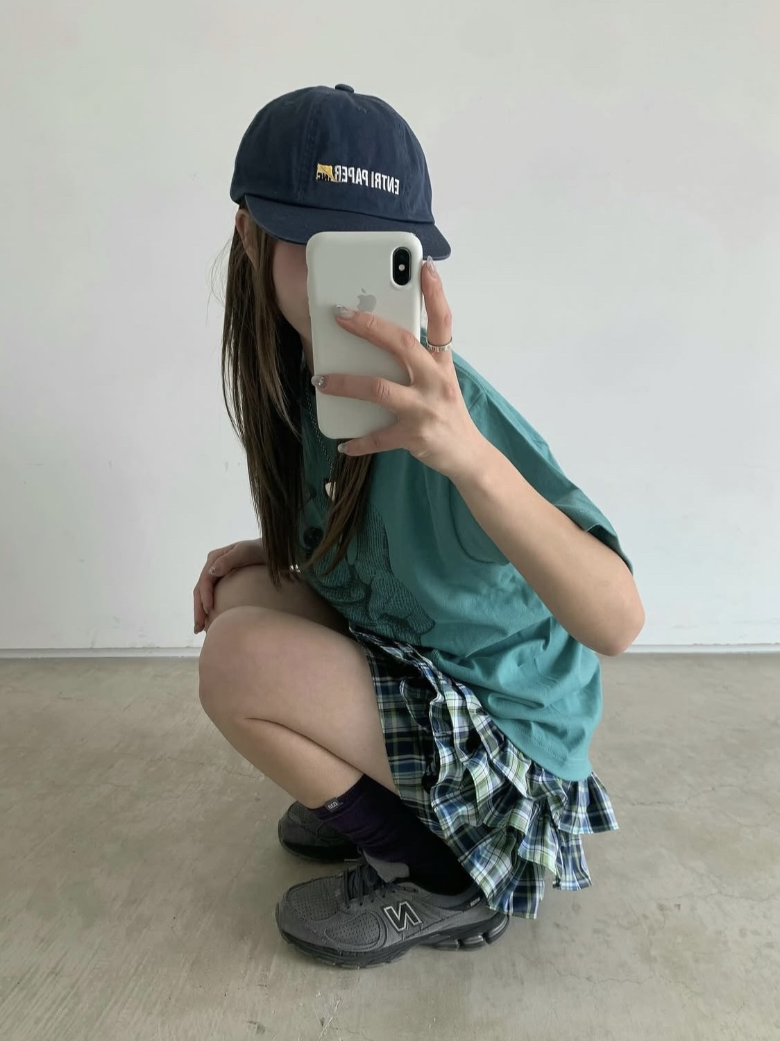 COYSEIO 038 Classic Knee Socks Purple, New Balance 2002R Dark Grey 착용 스타일
