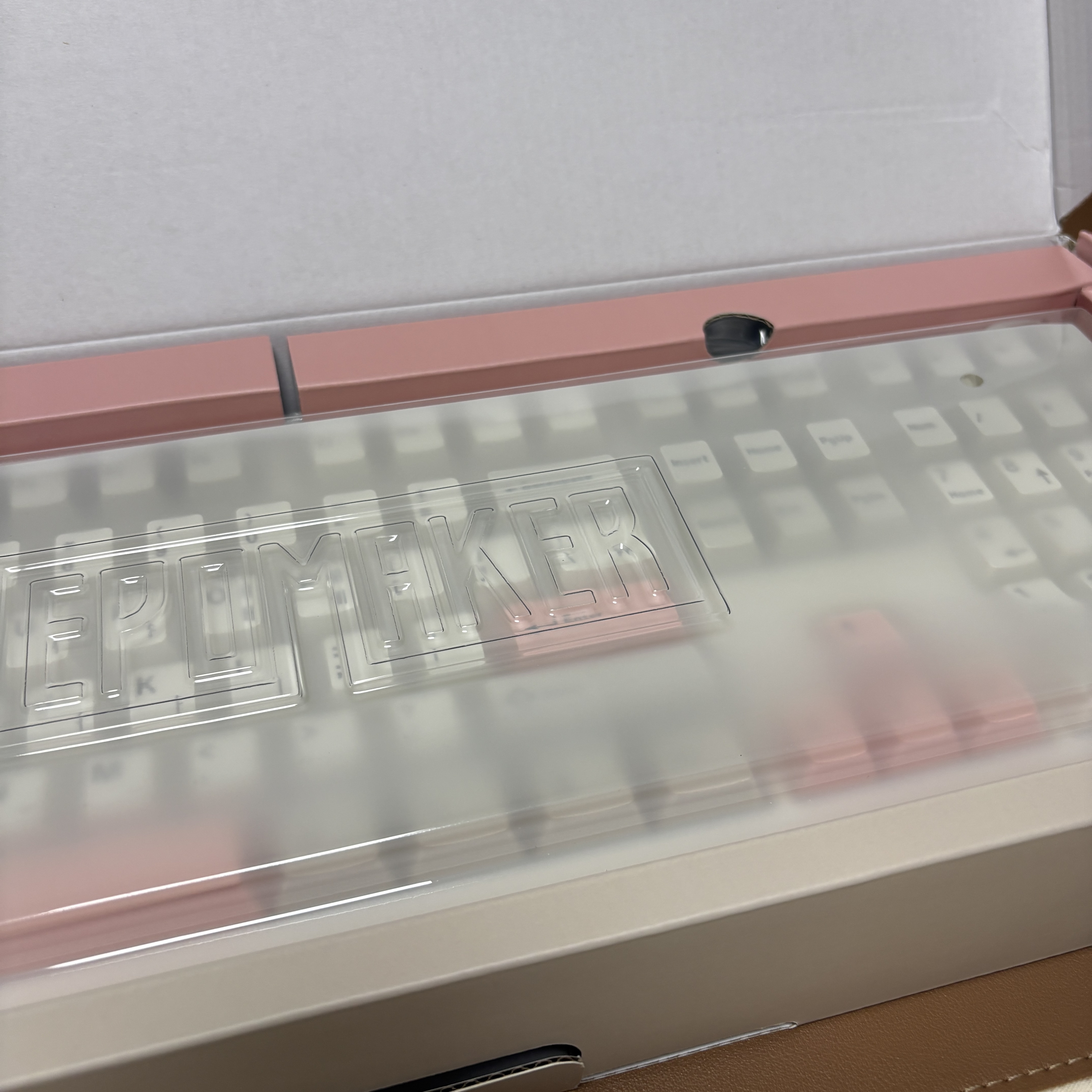 PEBBLE ON THE GOYO108 KEYBOARD 착용 스타일 - 1