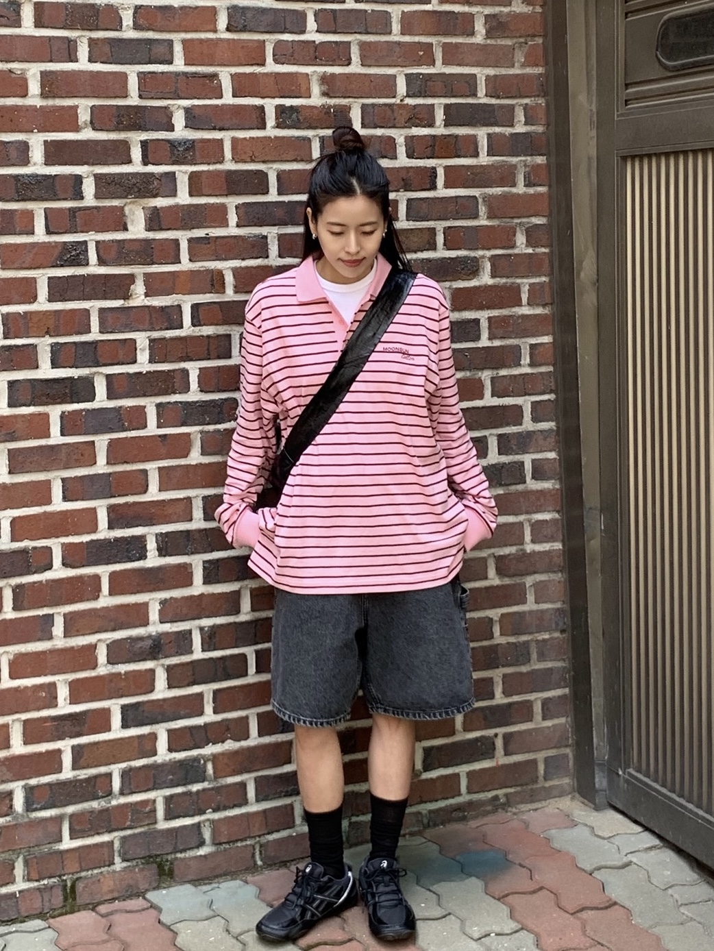 Lemaire Small Croissant Bag Coated Cotton Black, Asics Hypersync Graphite Grey Black 착용 스타일 - 1