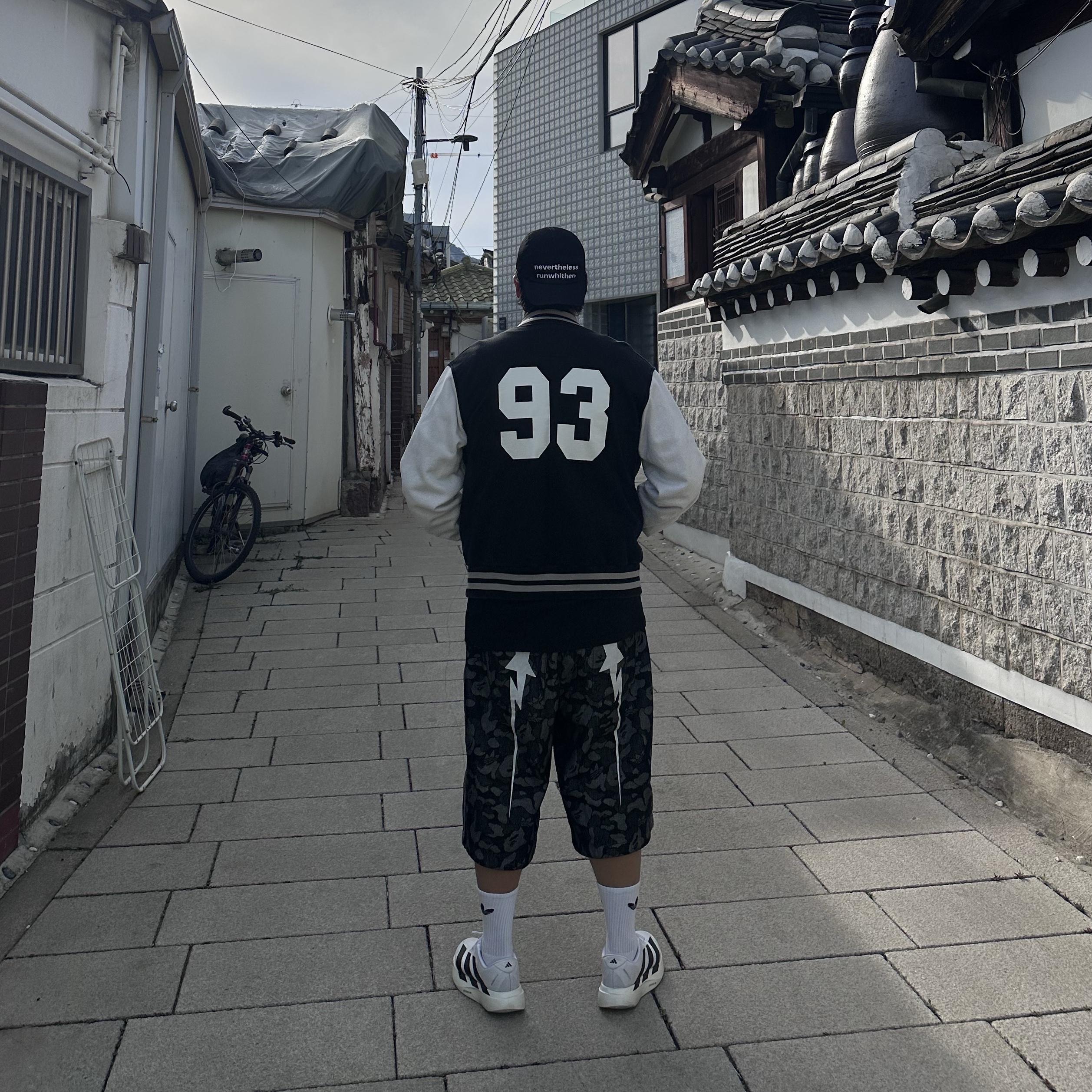Adidas x BAPE Shark Denim Shorts Black - US Sizing, BAPE Palm Tree Camo College T-Shirt Black 착용 스타일 - 2