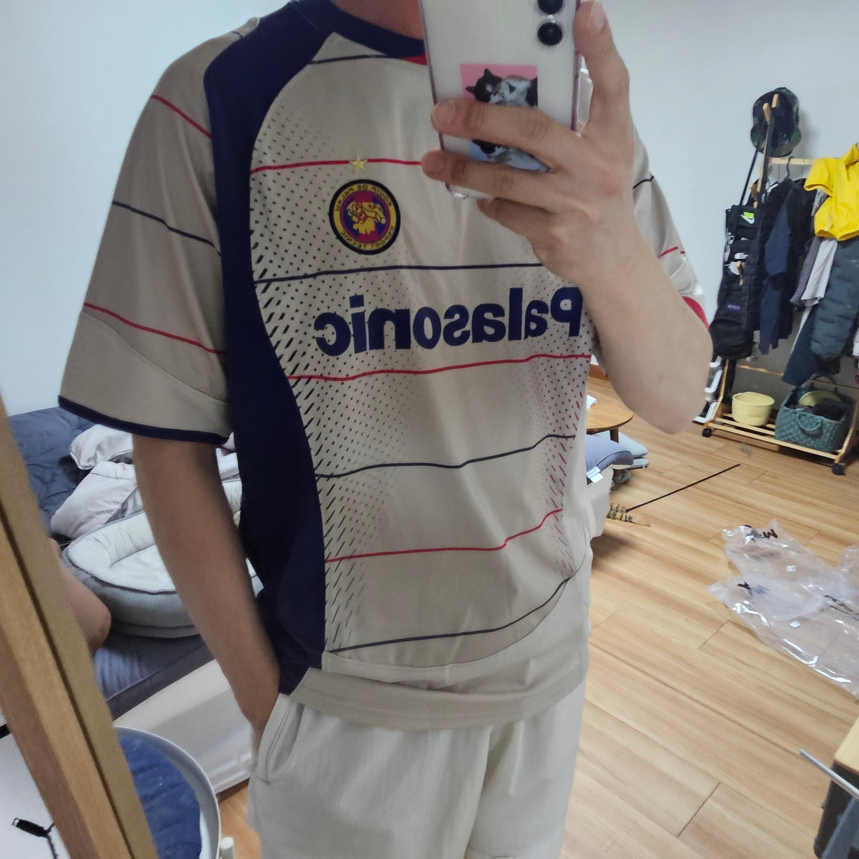 Supreme x Nike Ripstop Track Pants White - 24SS, Palace Pro Team Jersey Grey - 25FW 착용 스타일 - 1
