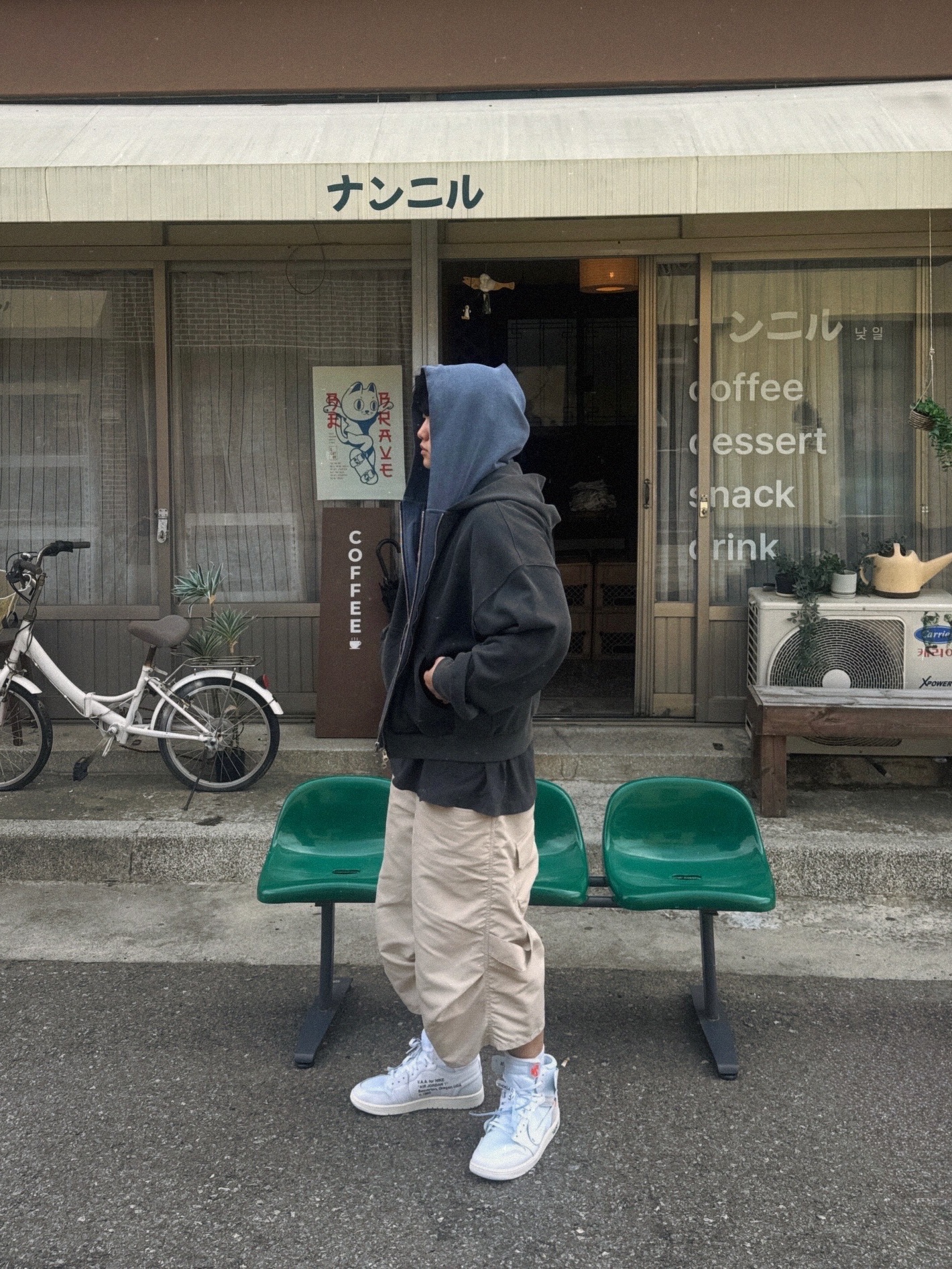 Nonnod Duplex Hooded Zip-Up Chacoal, Kamien 247 Nylon Bermuda Pants Light Beige 착용 스타일 - 1