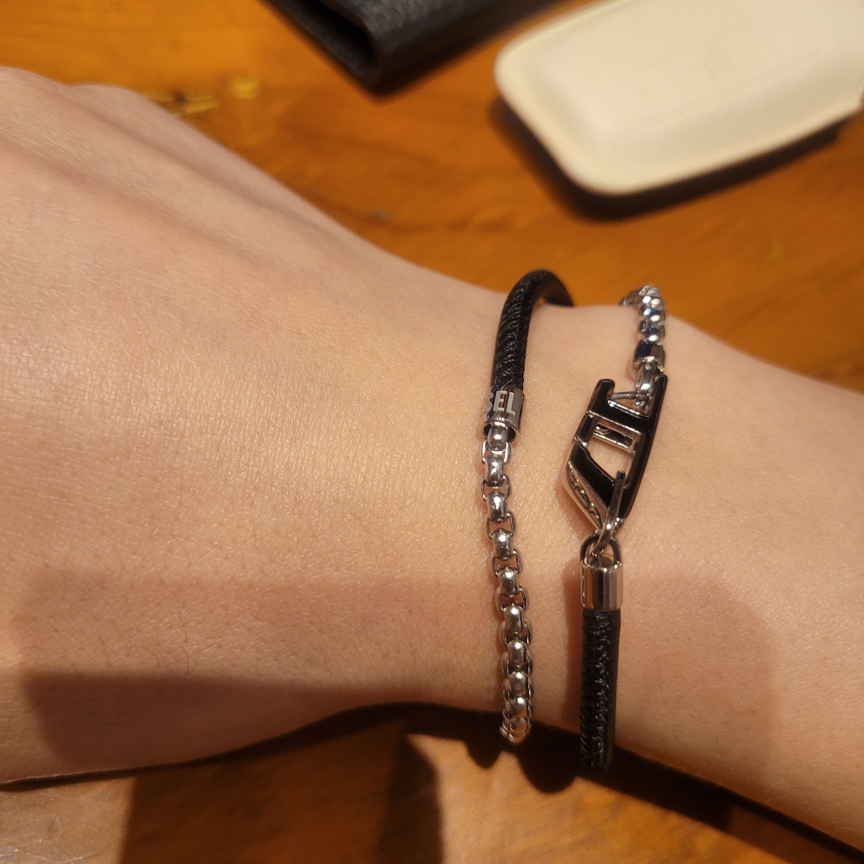 Diesel Dx1472 Stainless Steel Chain Bracelet Silver Black 착용 스타일