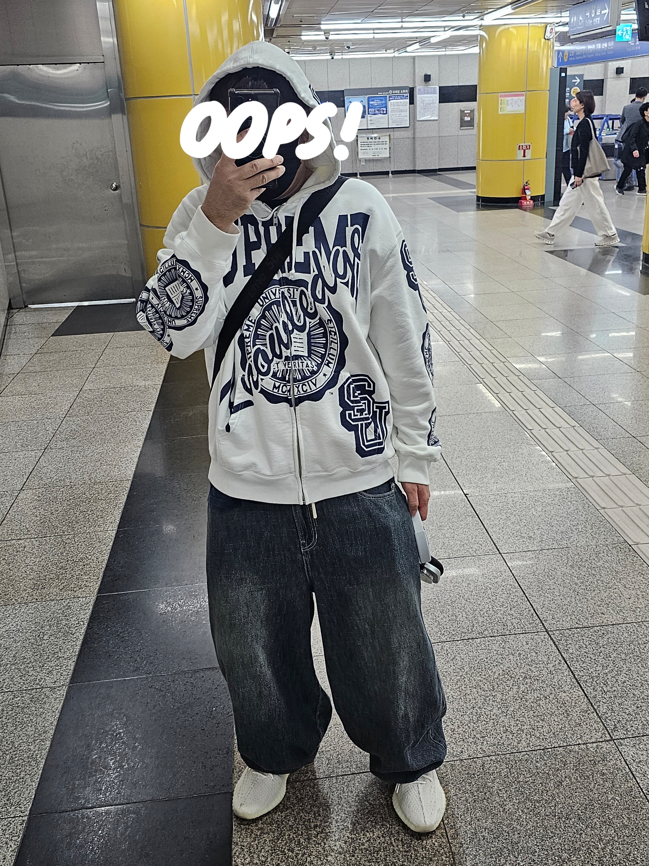 Supreme Knowledge Reigns Zip Up Hooded Sweatshirt White - 25FW, Adidas Yeezy Boost 350 V2 Bone 착용 스타일 - 3
