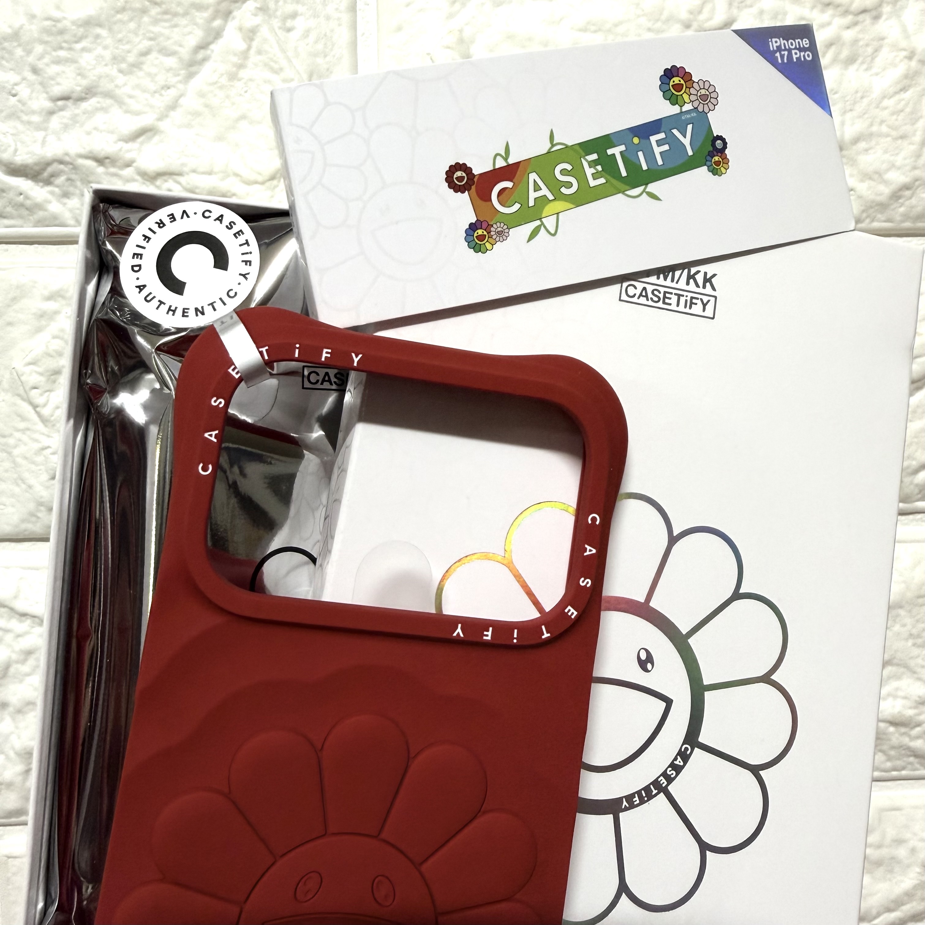 Casetify x Murakami Takashi iPhone Special Edition Flowers Phone Case Sealed Case (1 Blind Box) 착용 스타일