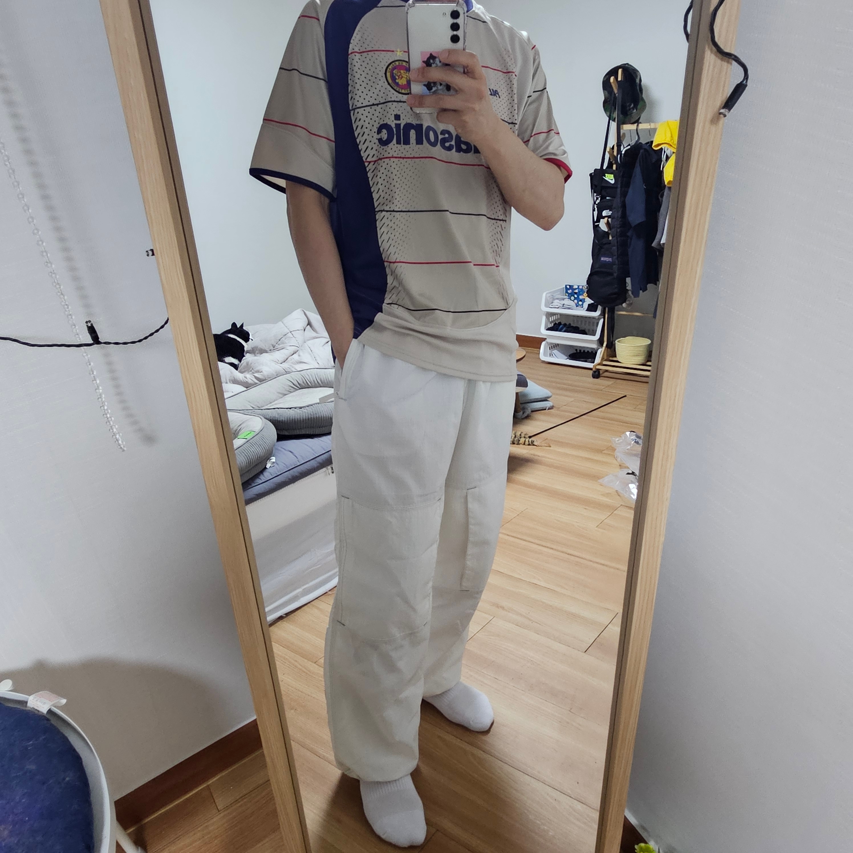 Supreme x Nike Ripstop Track Pants White - 24SS, Palace Pro Team Jersey Grey - 25FW 착용 스타일 - 2