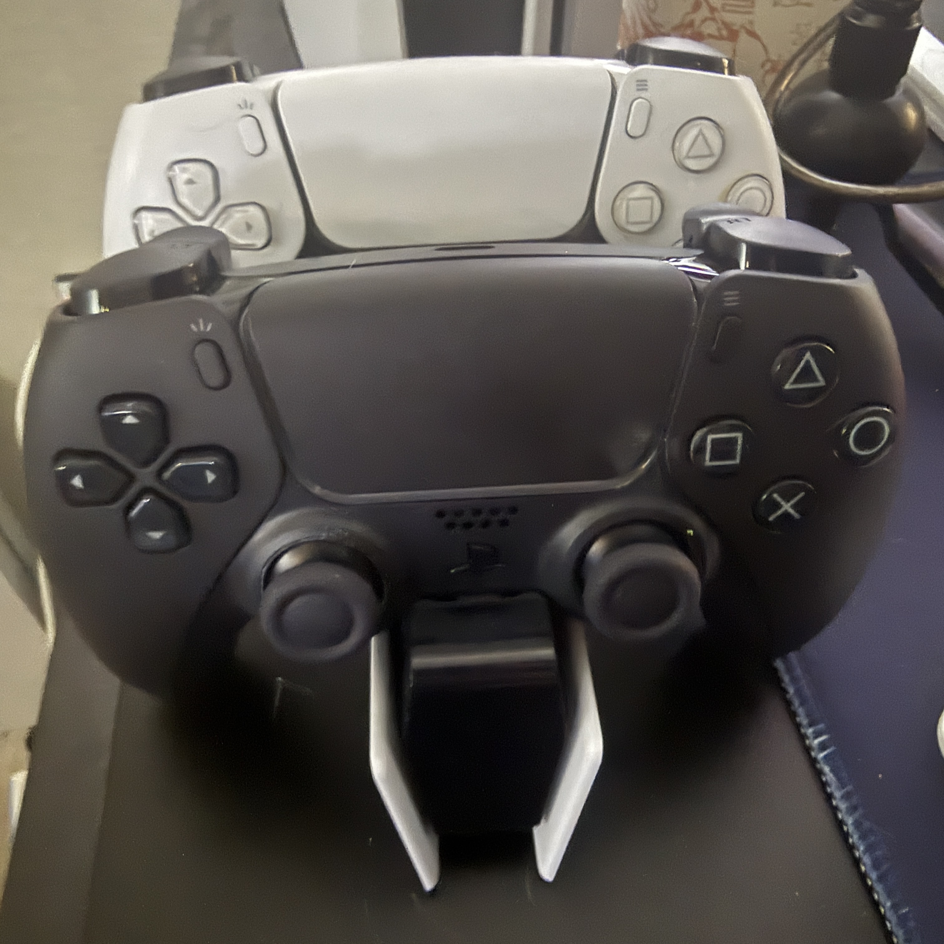PlayStation 5 DualSense Charging Station 착용 스타일