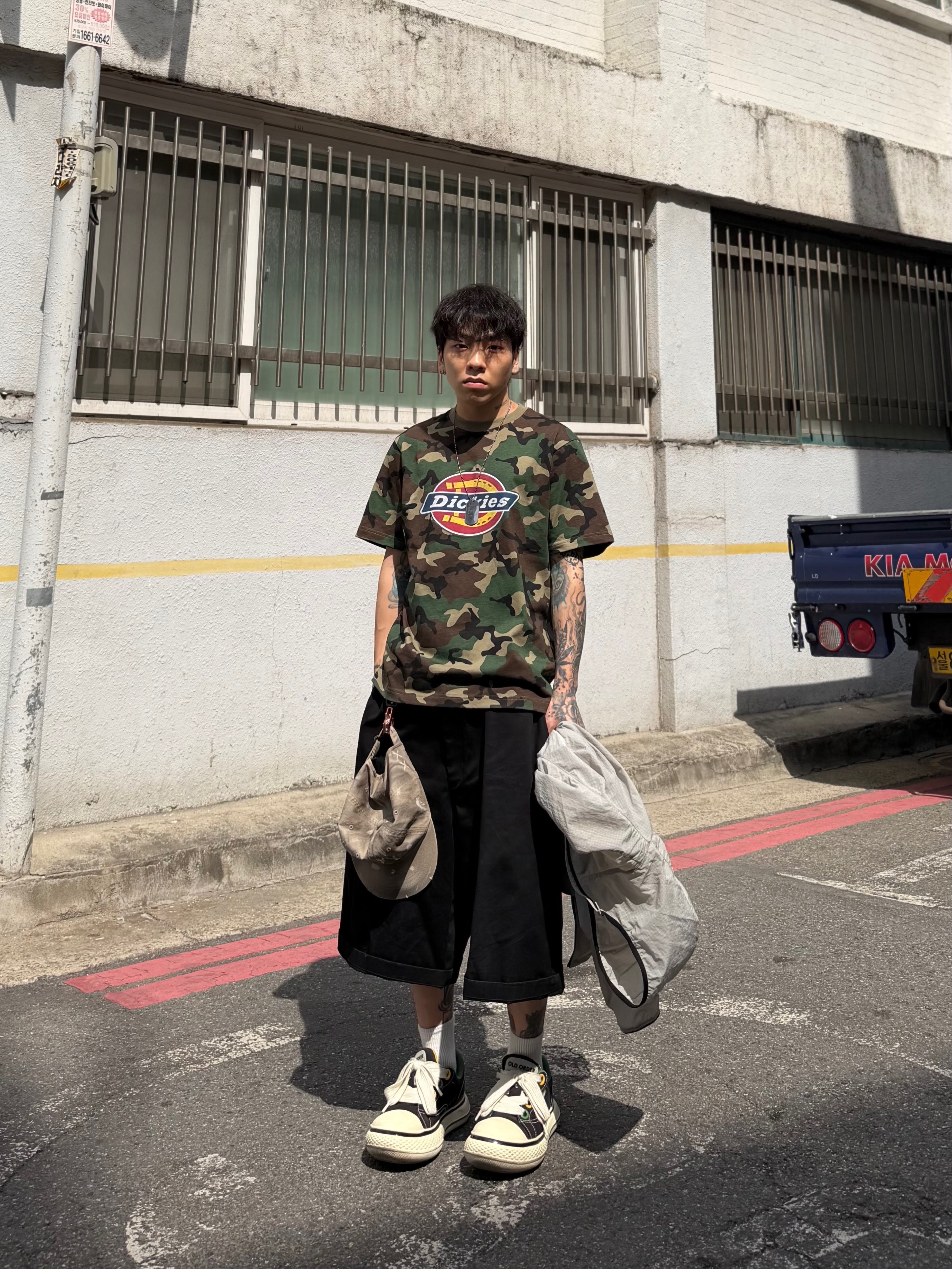 Anti Social Social Club x Dickies Work Shorts Black, Old Order Big Head Canvas Black 착용 스타일 - 4