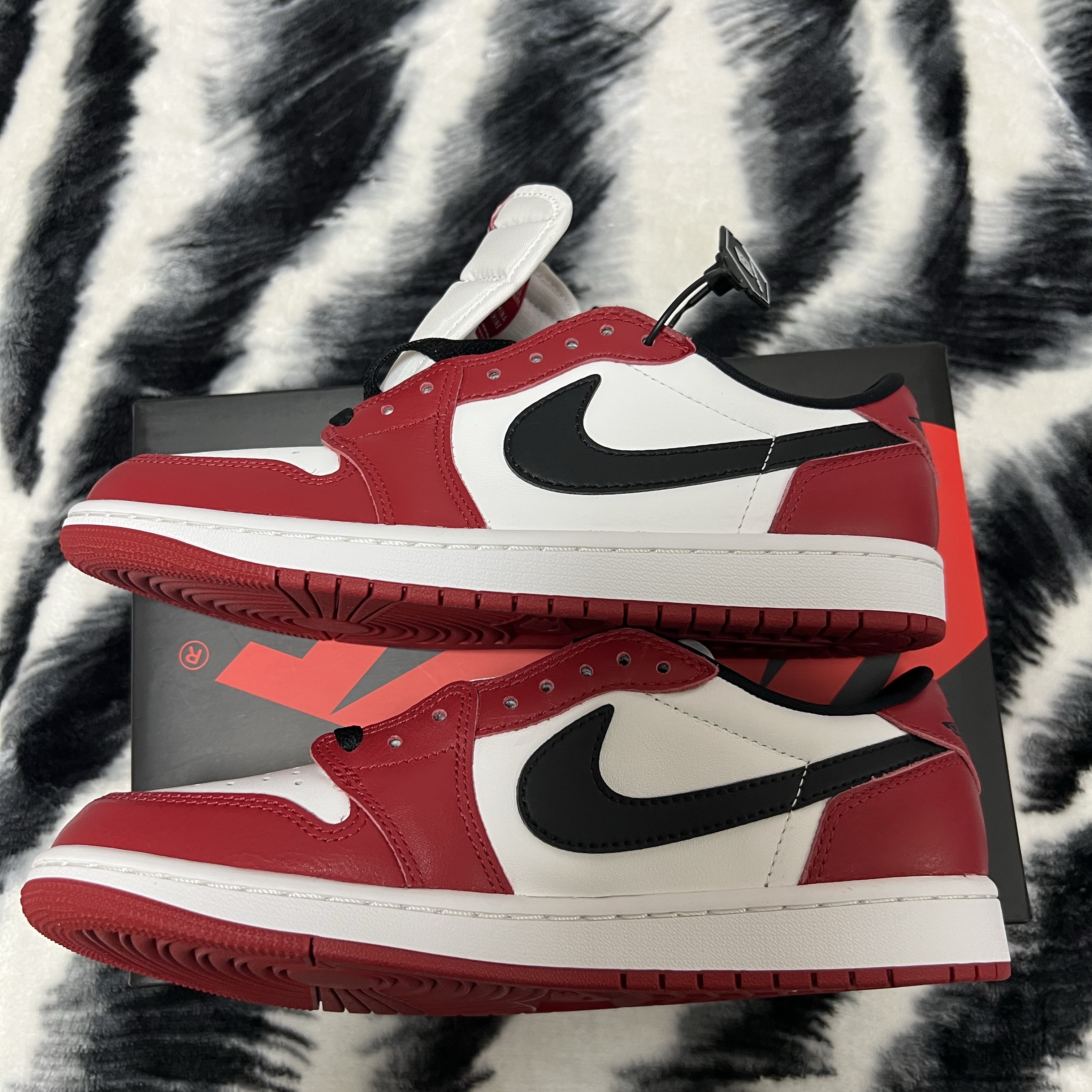 Jordan 1 Retro Low OG Chicago 착용 스타일 - 3