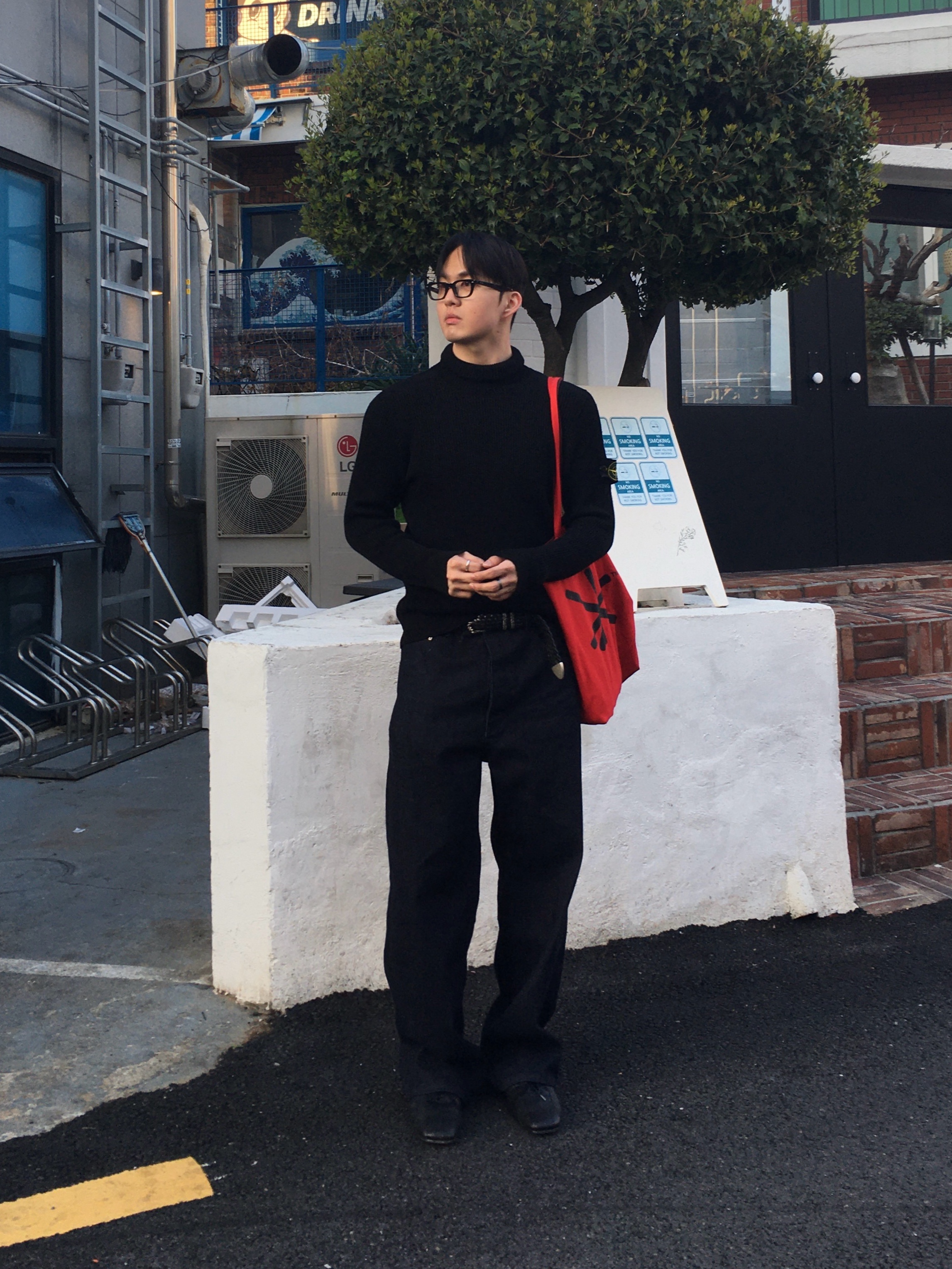 Farfromwhat Far Raw-texture Denim Deep Indigo 착용 스타일 - 2