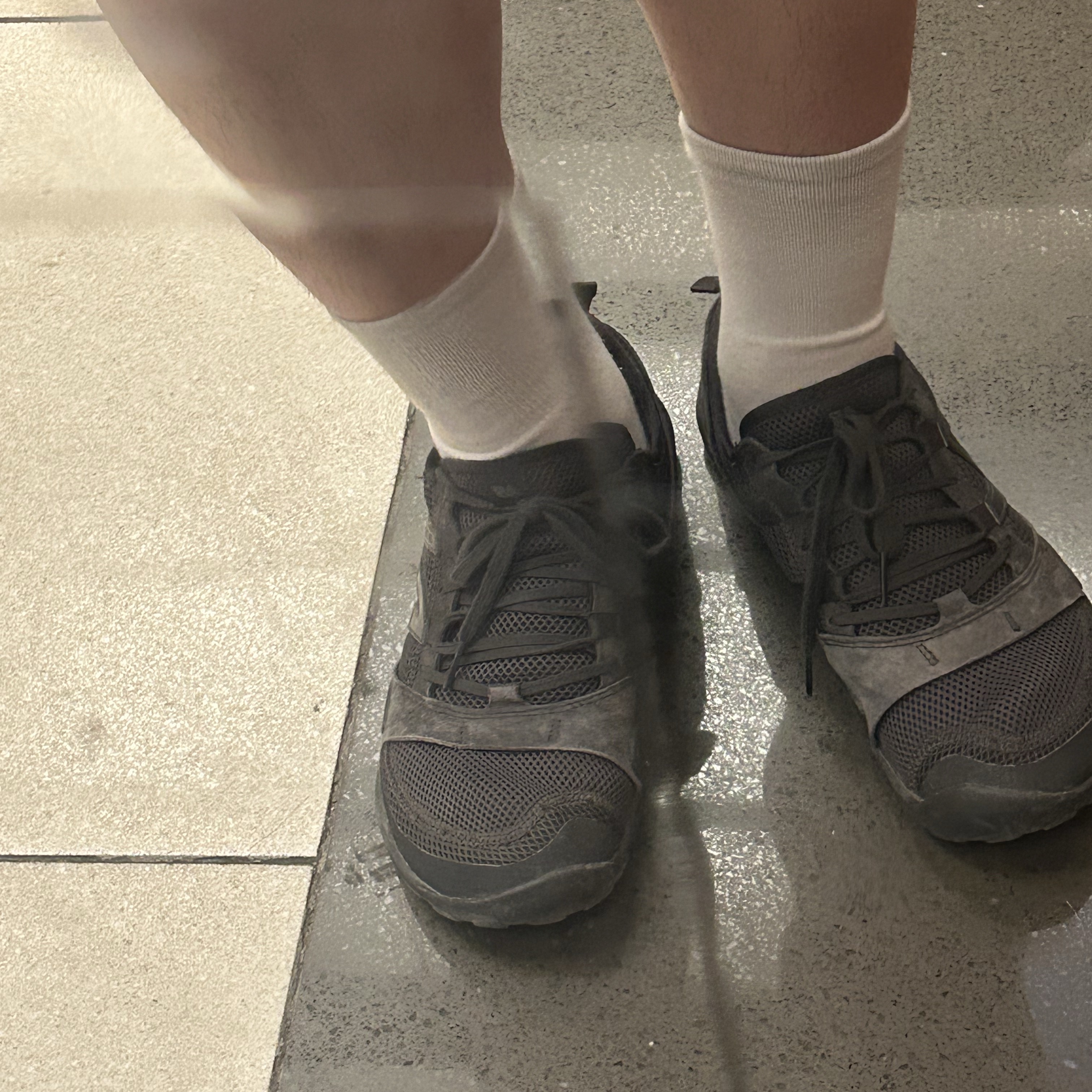 New Balance Minimus MT10O Black Castlerock 착용 스타일 - 3