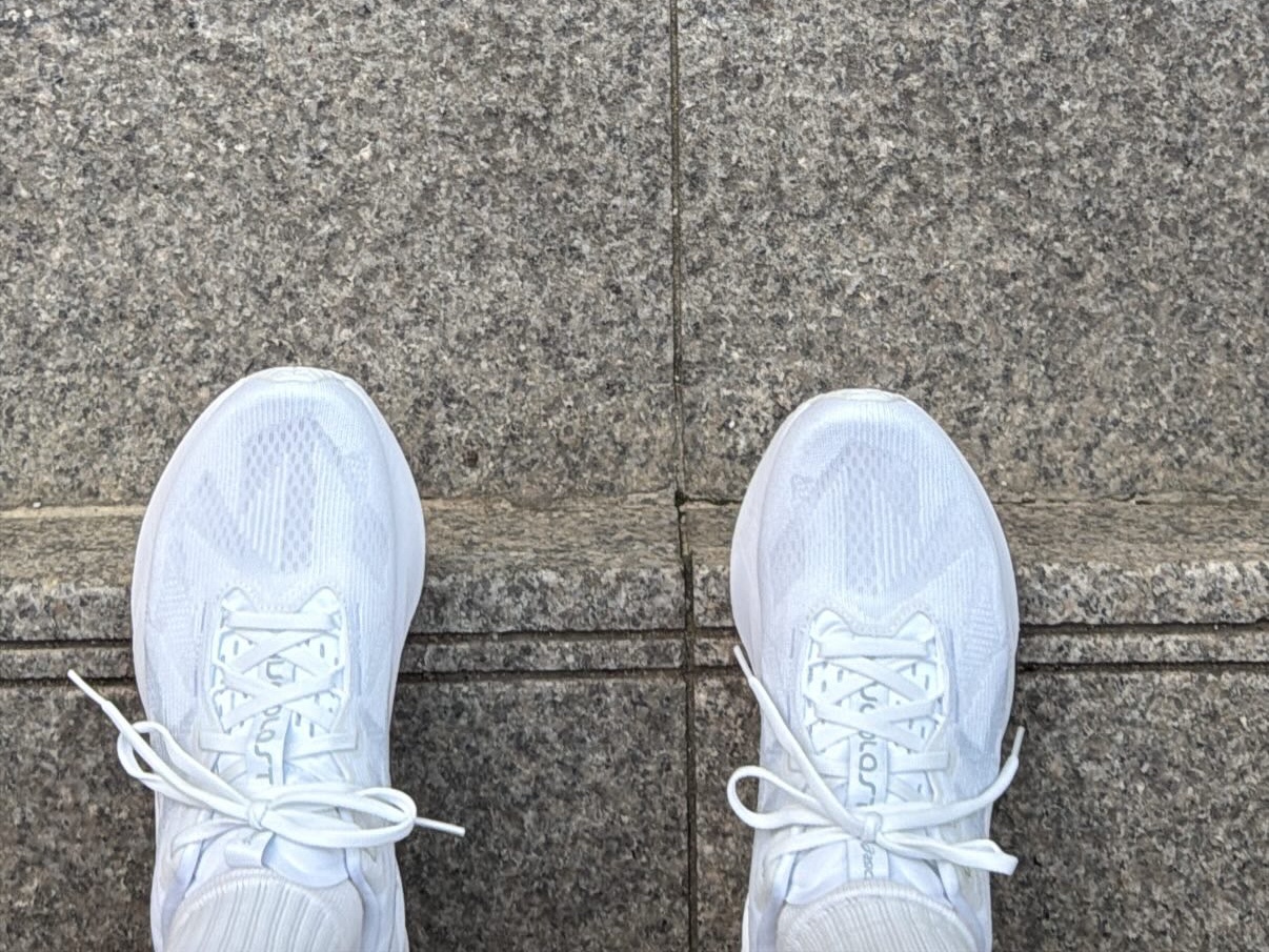 Asics Novablast 5 White Piedmont Grey 착용 스타일