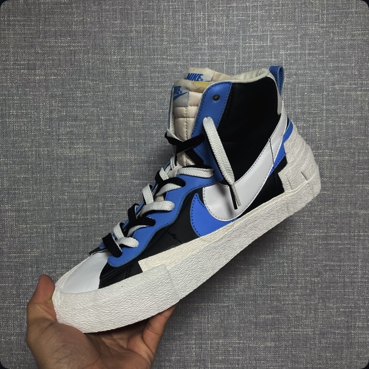 Nike x Sacai Blazer Mid White Black Legend Blue 착용 스타일 - 1