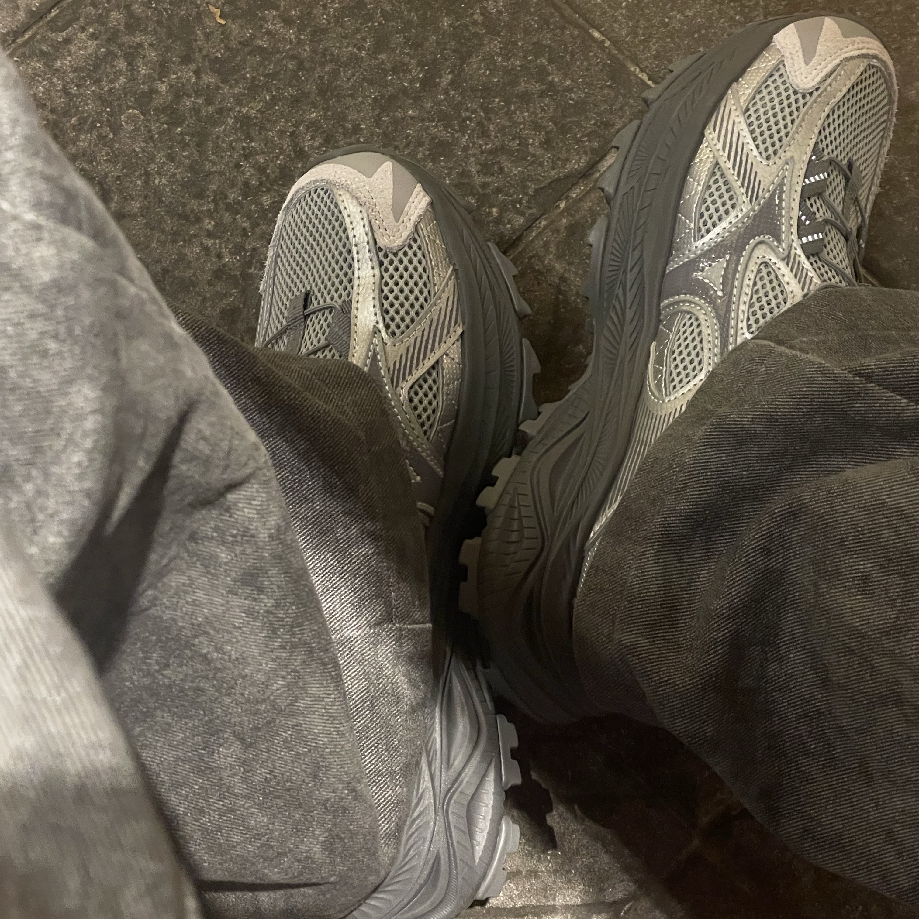 Mizuno Racer Trail SE Silver Grey 착용 스타일