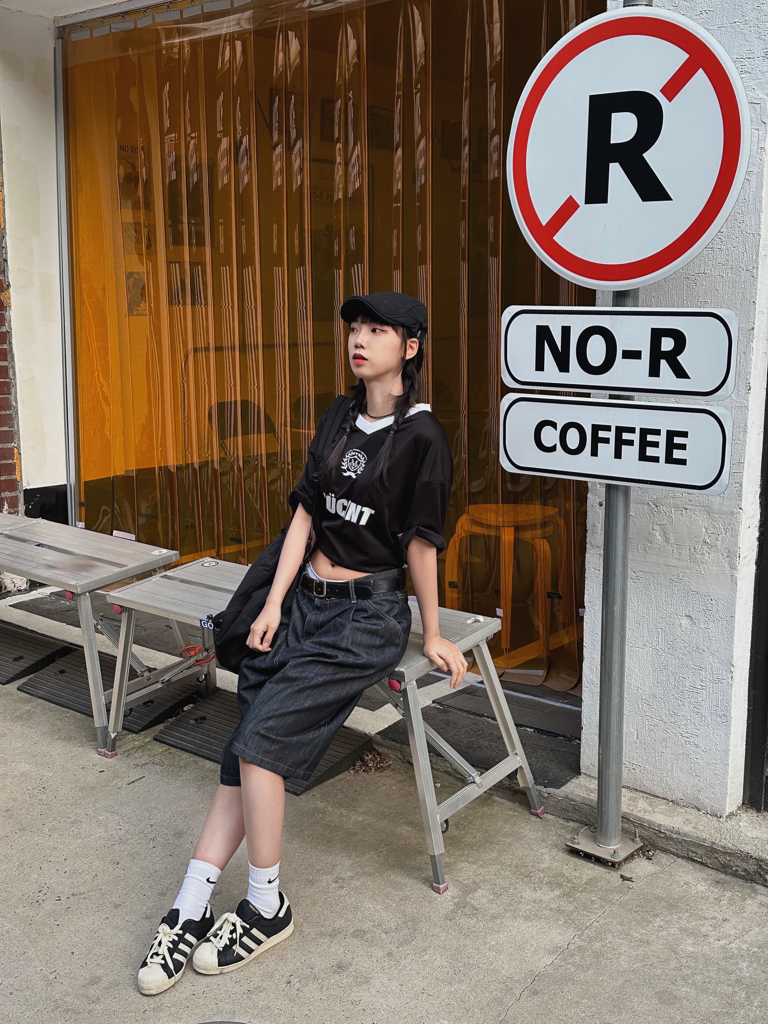Adidas Superstar 82 Black White 착용 스타일 - 2
