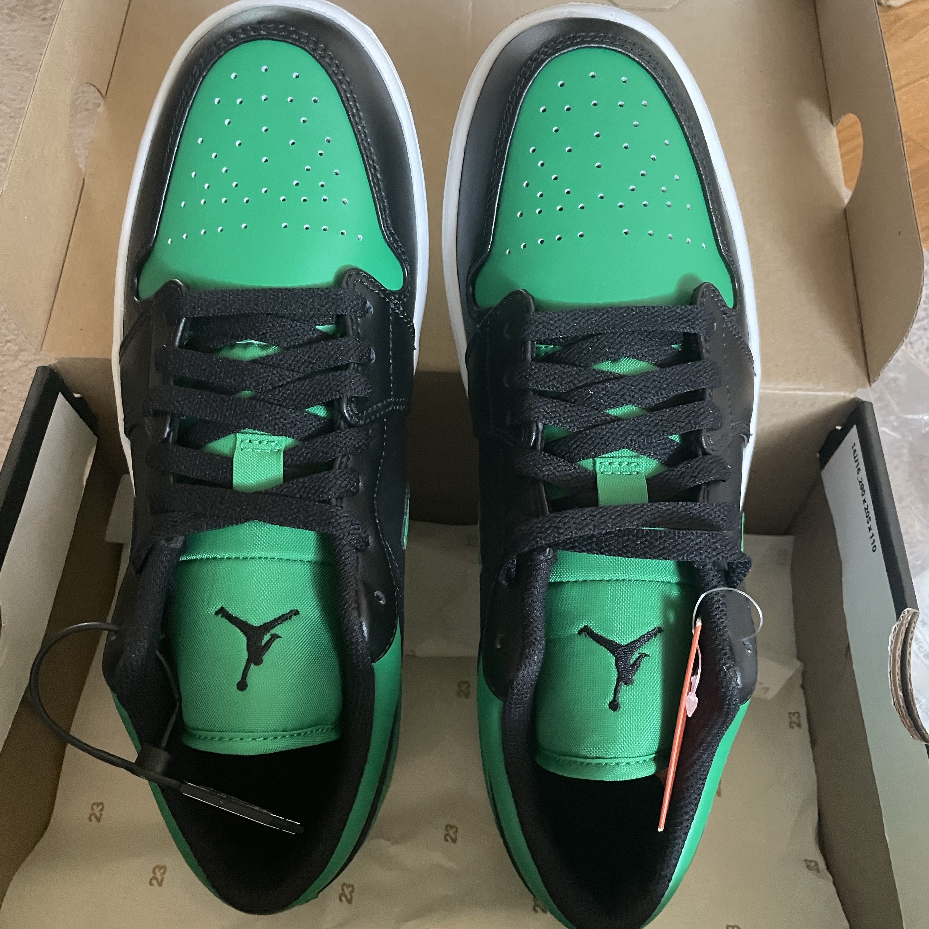 Jordan 1 Low Lucky Green 착용 스타일