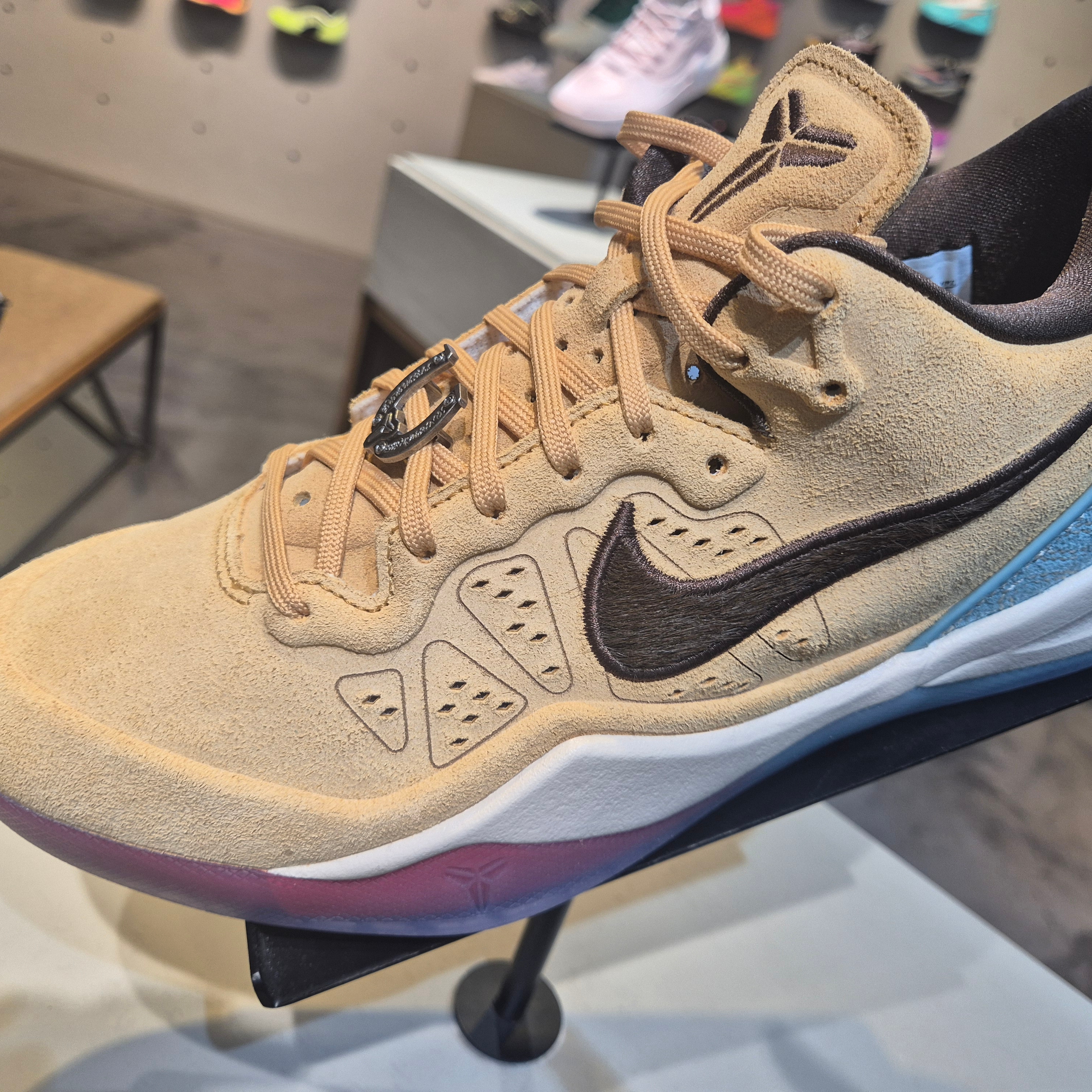 Nike Kobe 8 Protro Siempre Mio Twine and Baroque Brown 착용 스타일 - 1