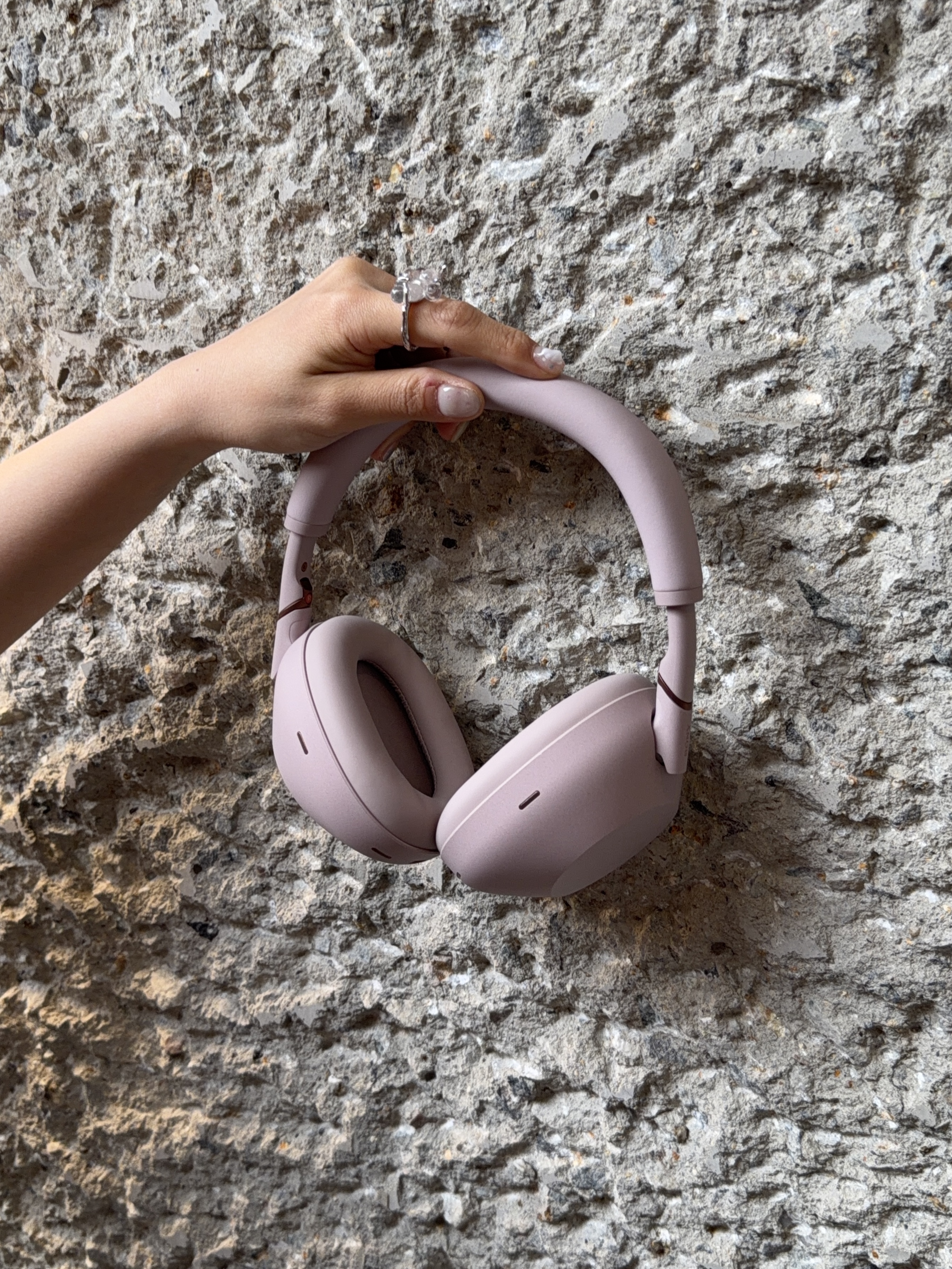 [사은품 증정] Sony WH-1000XM6 Sand Pink (Sony Korea Ver.) 착용 스타일 - 2