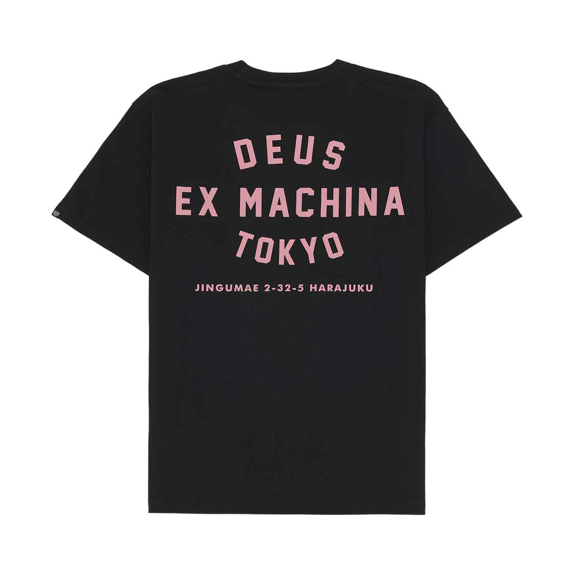 데우스 엑스 마키나 도쿄 컬리지 어드레스 티셔츠 블랙(Deus Ex Machina Tokyo College Address T-Shirt Black)