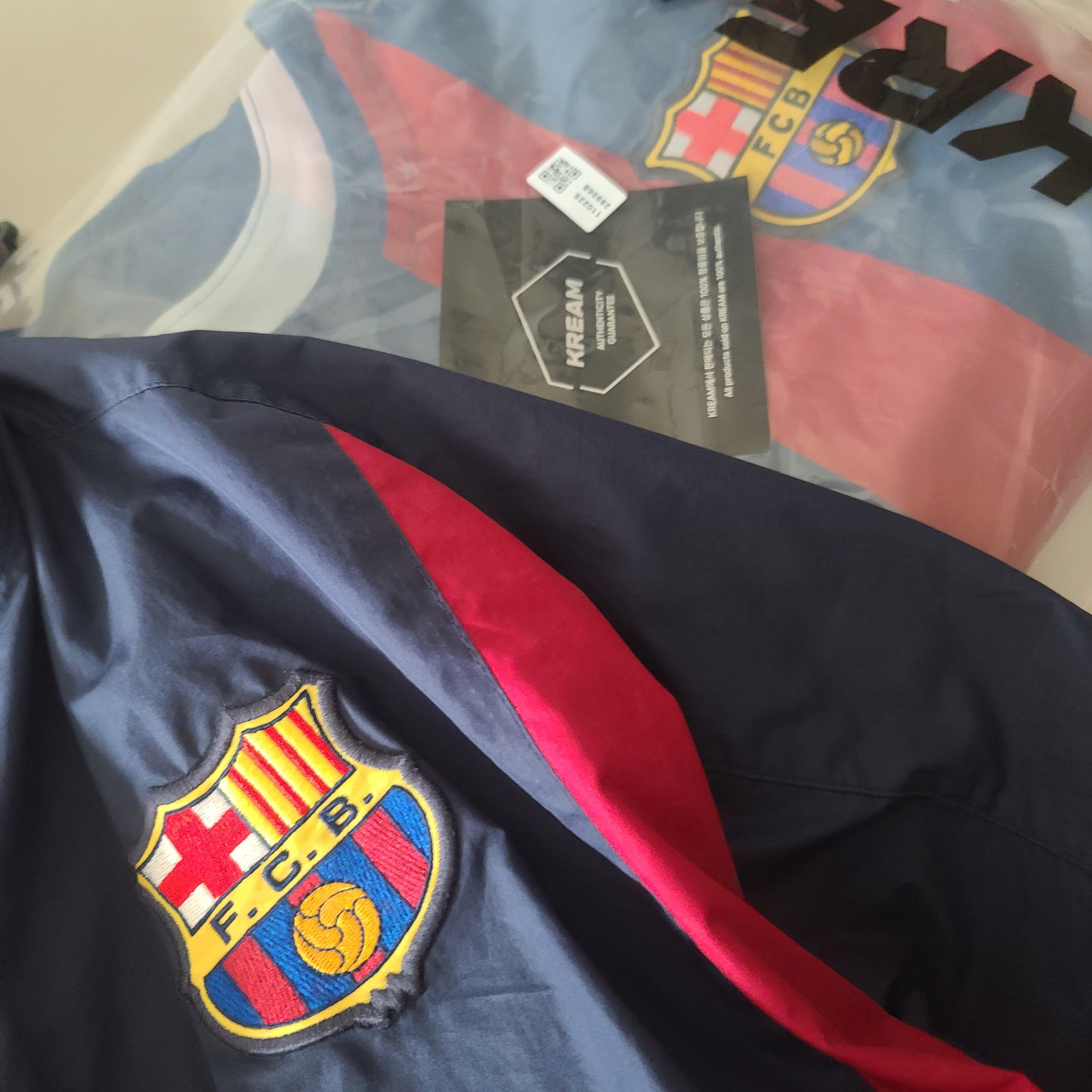 Nike Ronaldinho FC Barcelona 2005/06 Retro Soccer Replica Long-Sleeve Jersey (HQ1462-471) (Marking Ver.) 착용 스타일 - 2