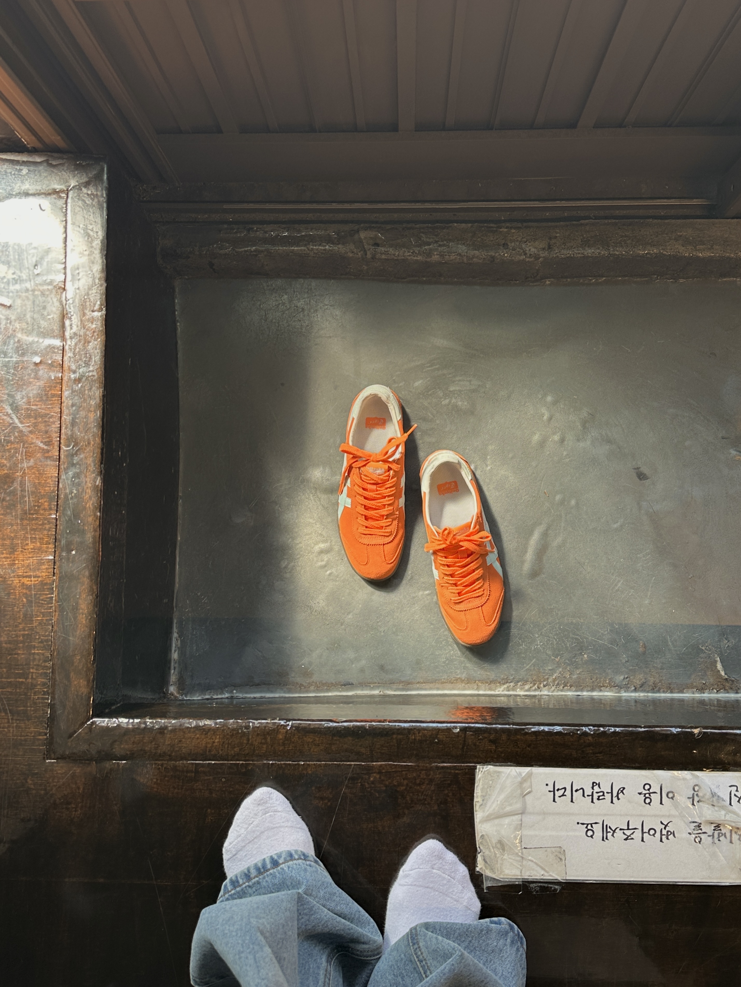 Onitsuka Tiger Tokuten Sun Peach Pale Blue, New Era x Beams New York Yankees 9FIFTY Retro Crown Cap Navy 착용 스타일 - 5
