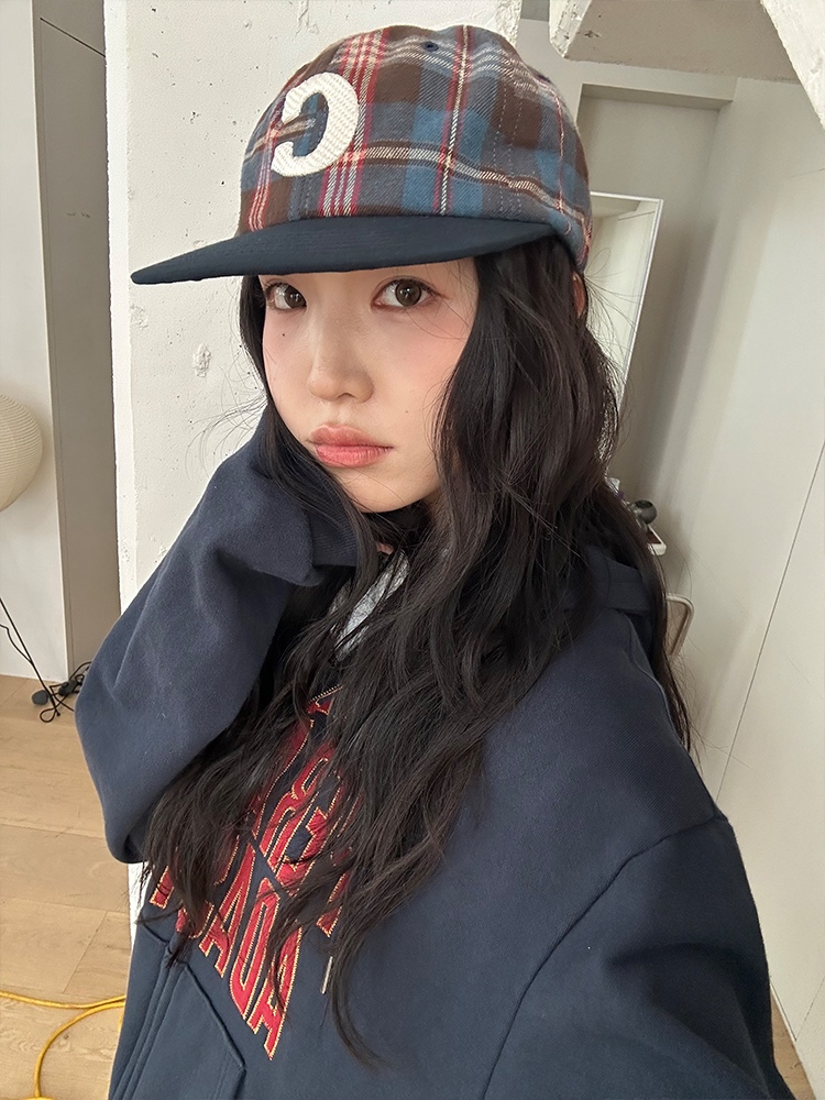 Allincomplete C Logo Check Cap Brown Check, Allincomplete C Logo Check Cap Green Check 착용 스타일