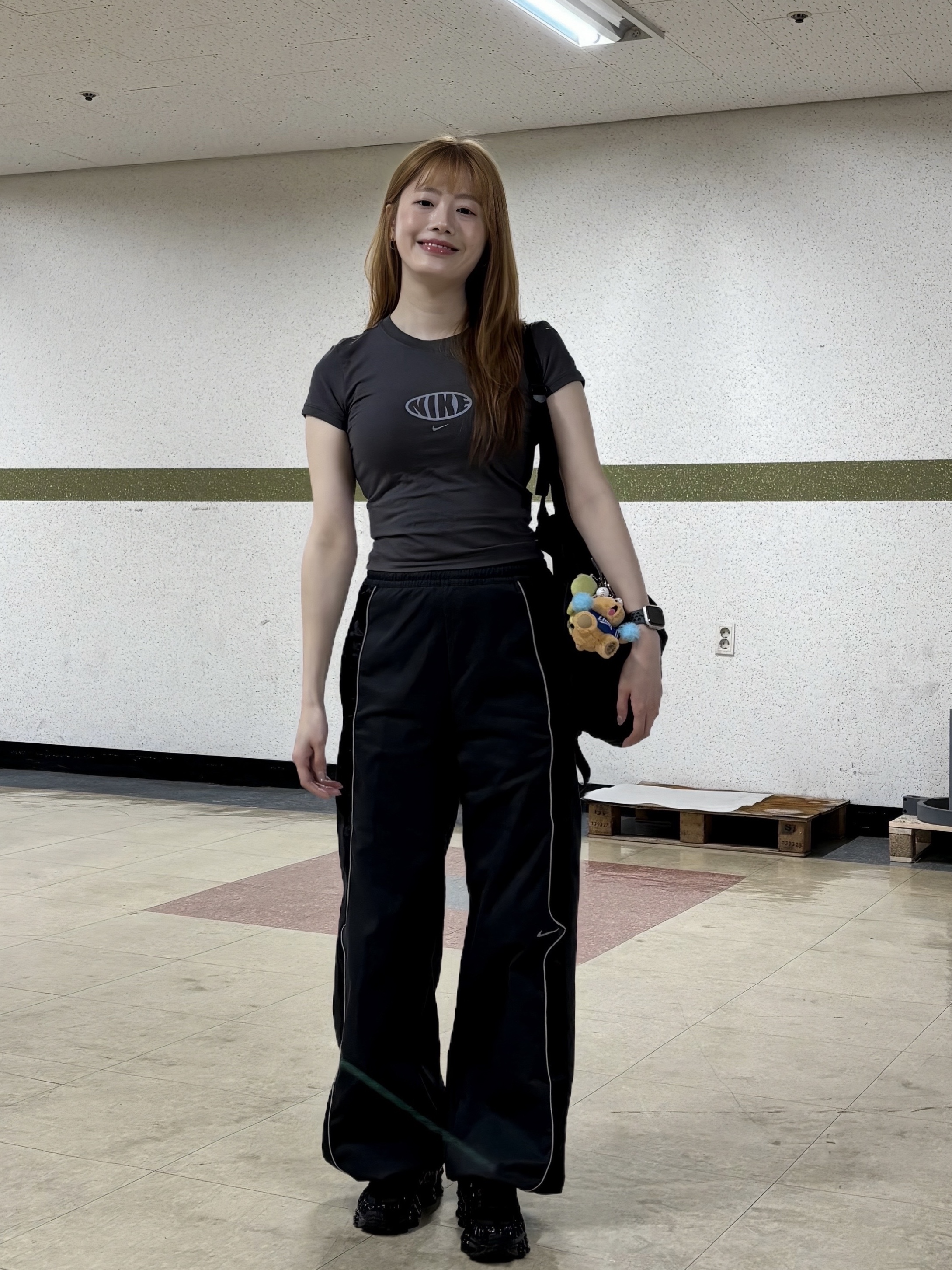 (W) Nike Shox TL Black and Max Orange, Starbucks x KBO Lions Bearista Keychain 착용 스타일 - 1