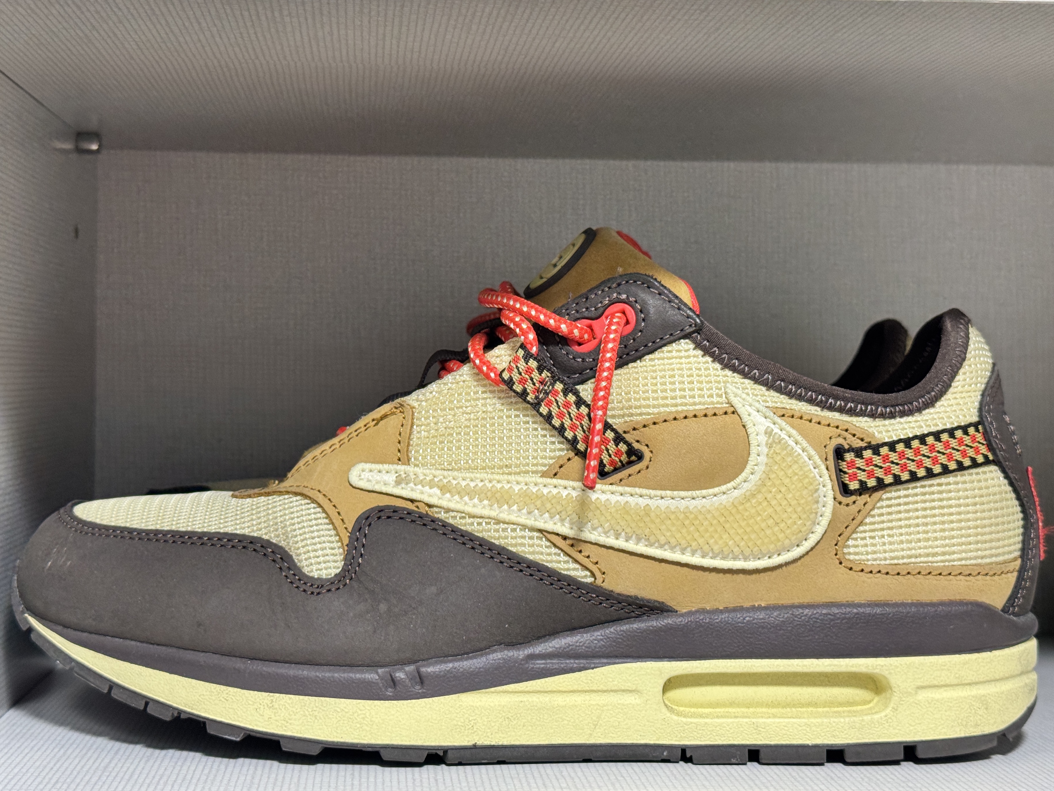 Nike x Travis Scott Air Max 1 Cact.us Brown 착용 스타일