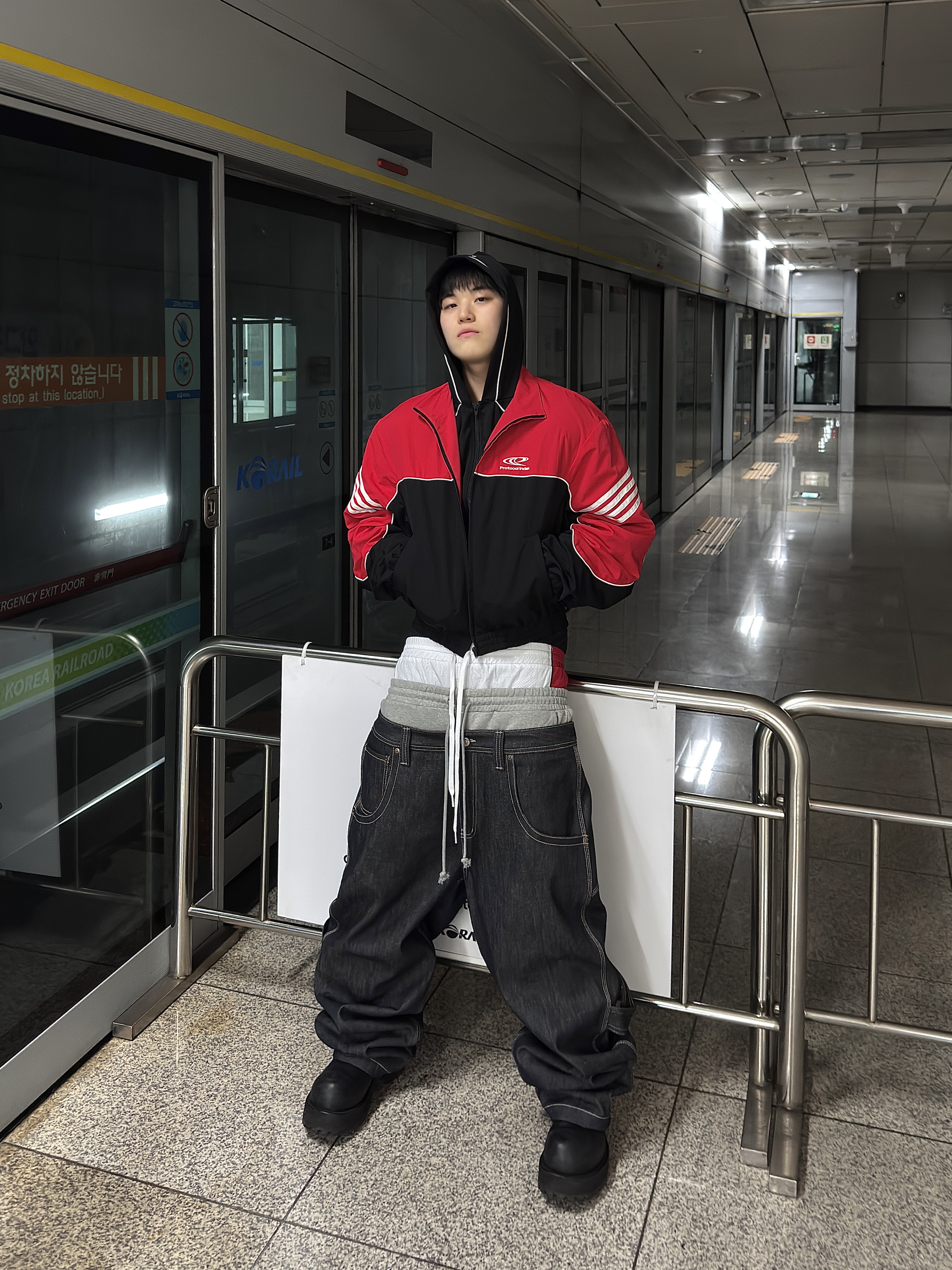 Protocol Index 3 Layered Denim Pants Indigo Blue, Protocol Index Sports Track Jacket Red 착용 스타일 - 1