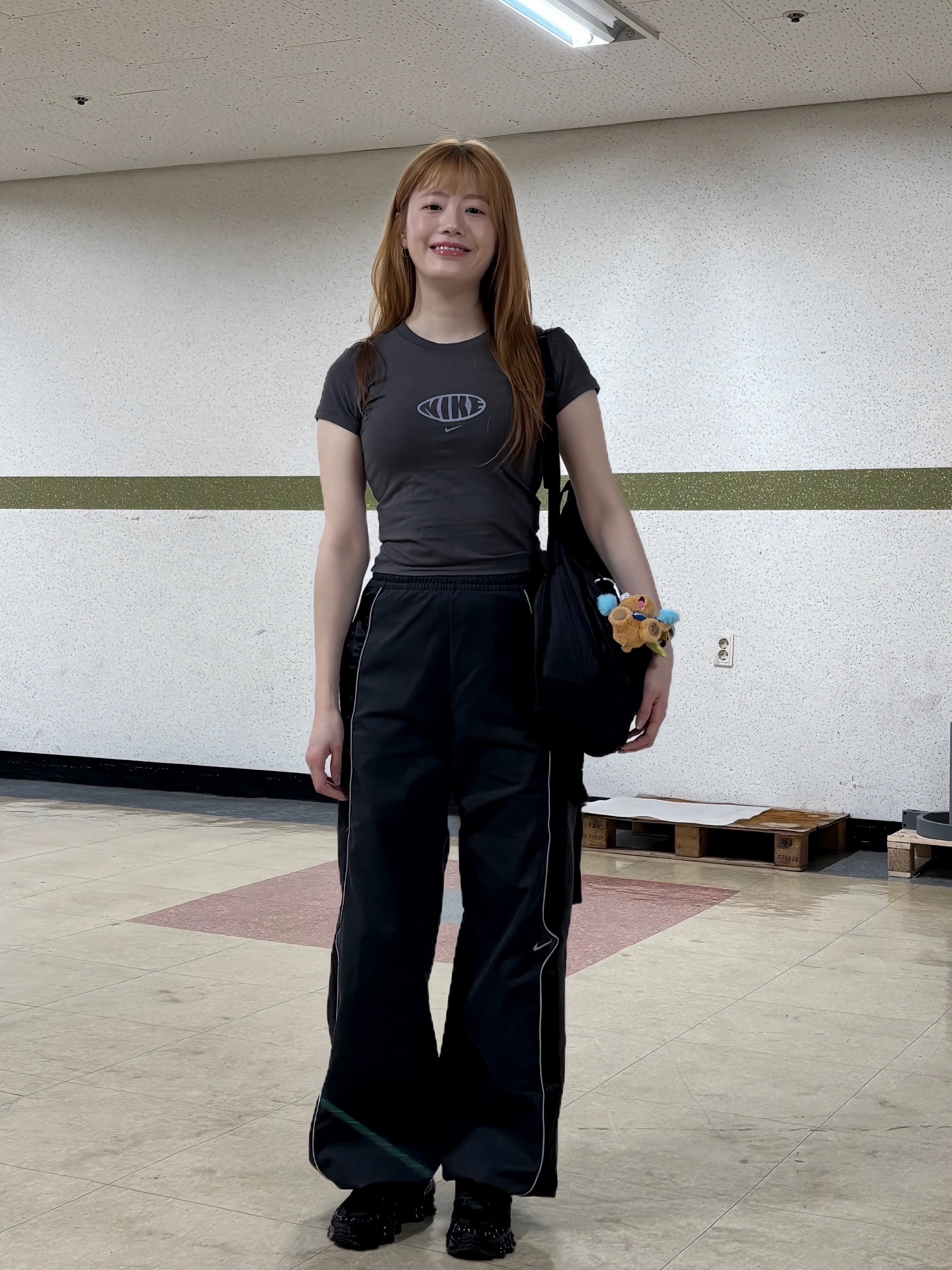 (W) Nike Shox TL Black and Max Orange, Starbucks x KBO Lions Bearista Keychain 착용 스타일 - 9
