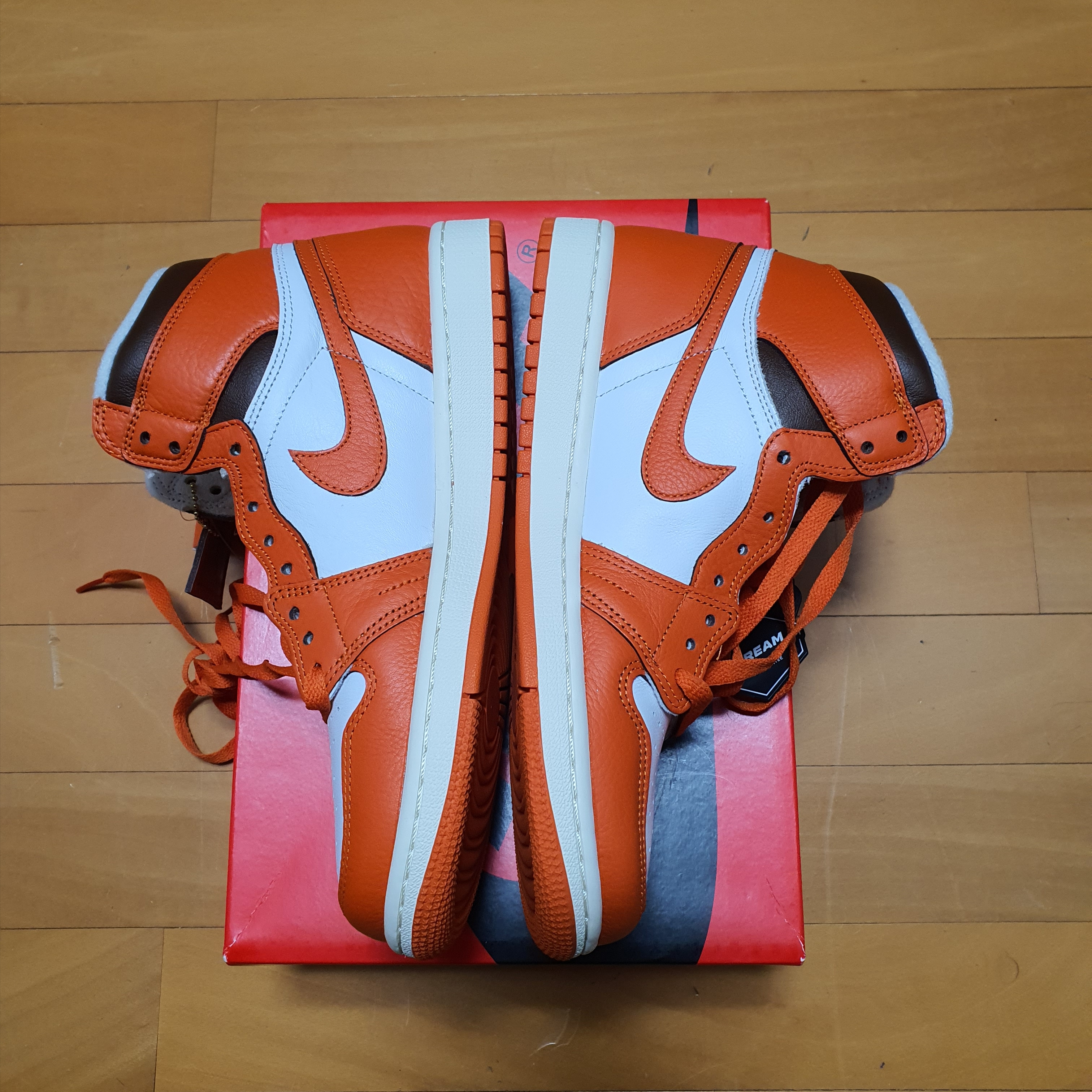 (W) Jordan 1 Retro High OG Starfish 착용 스타일
