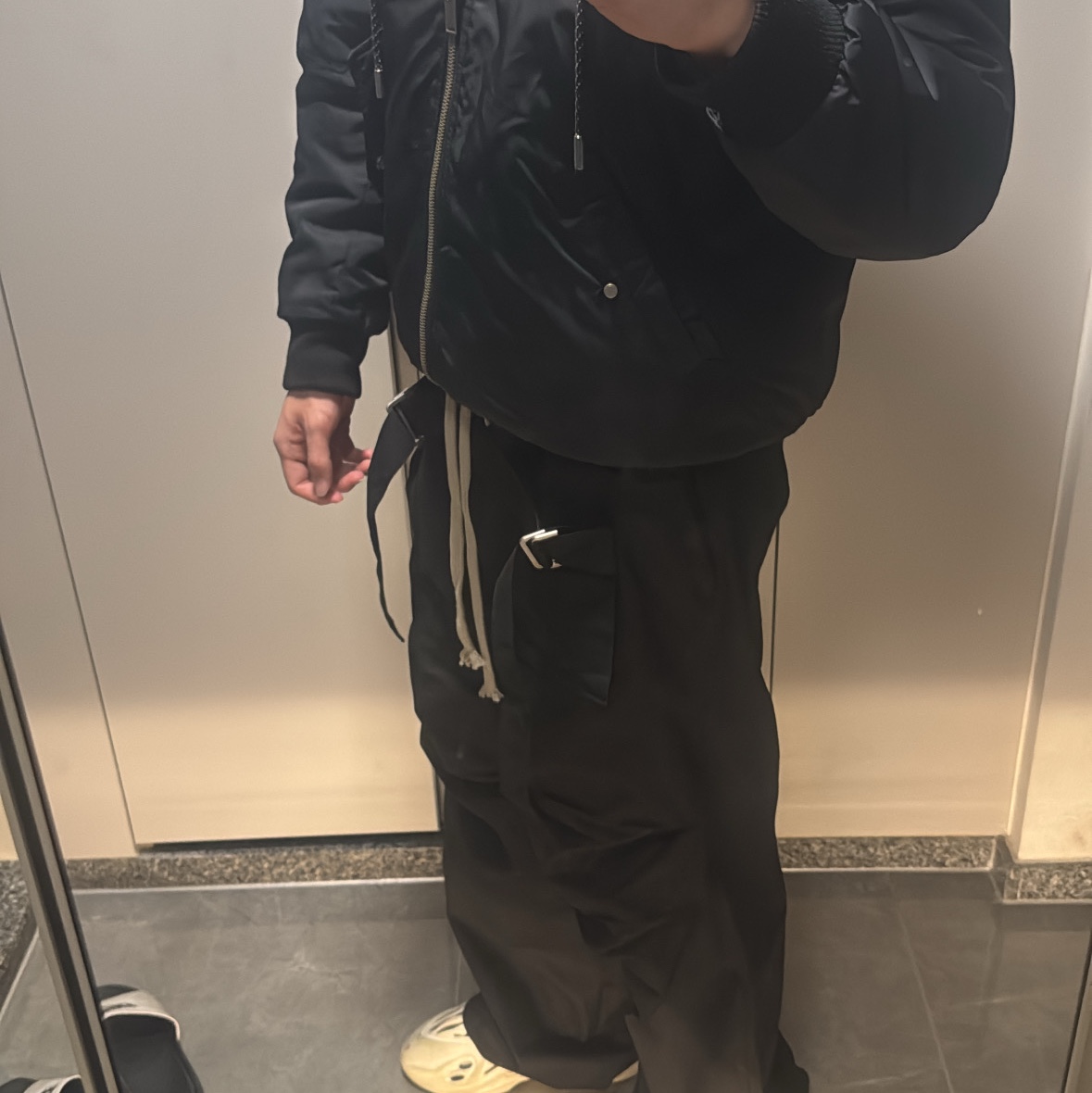 Wapworks Wide Safety Cargo Pants Black, Adidas Yeezy Foam RNNR Sand 착용 스타일