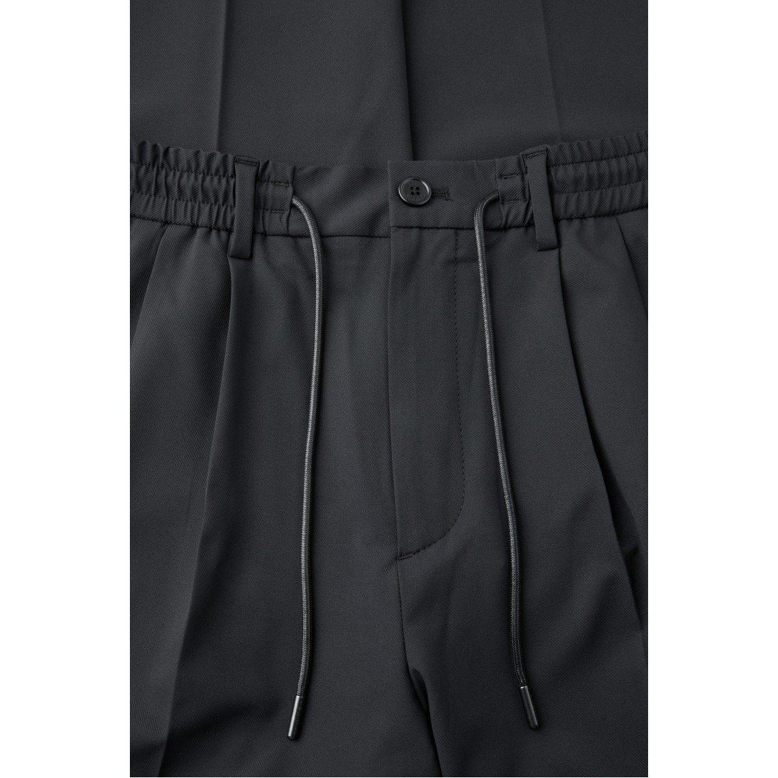 이로 세피아 경량 스트레쳐블 투턱 밴딩 팬츠 블랙(Iro Sepia Lightweight Stretchable Two-Tuck Banding Pants Black) - 4